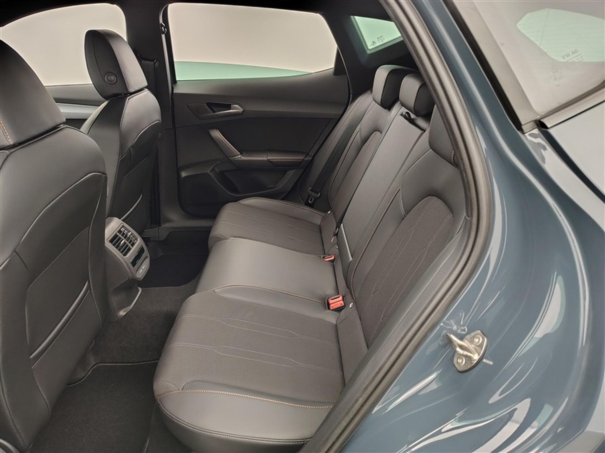 Cupra Formentor 1.5 eTSI 150Cv DSG FULL LED / S-CUIR / CARPLAY (2025) - Photo 13