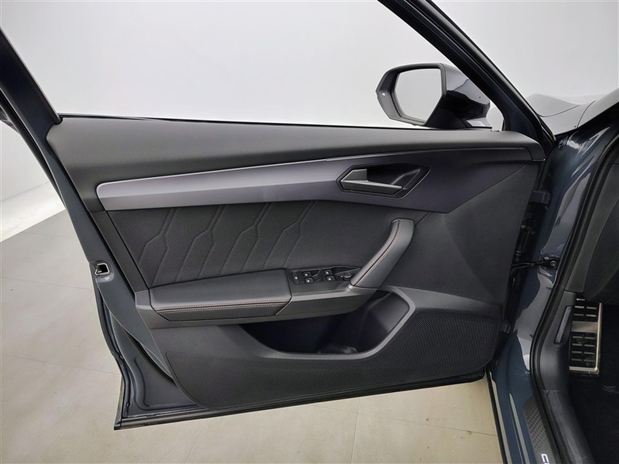 Cupra Formentor 1.5 eTSI 150Cv DSG FULL LED / S-CUIR / CARPLAY (2025) - Photo 17