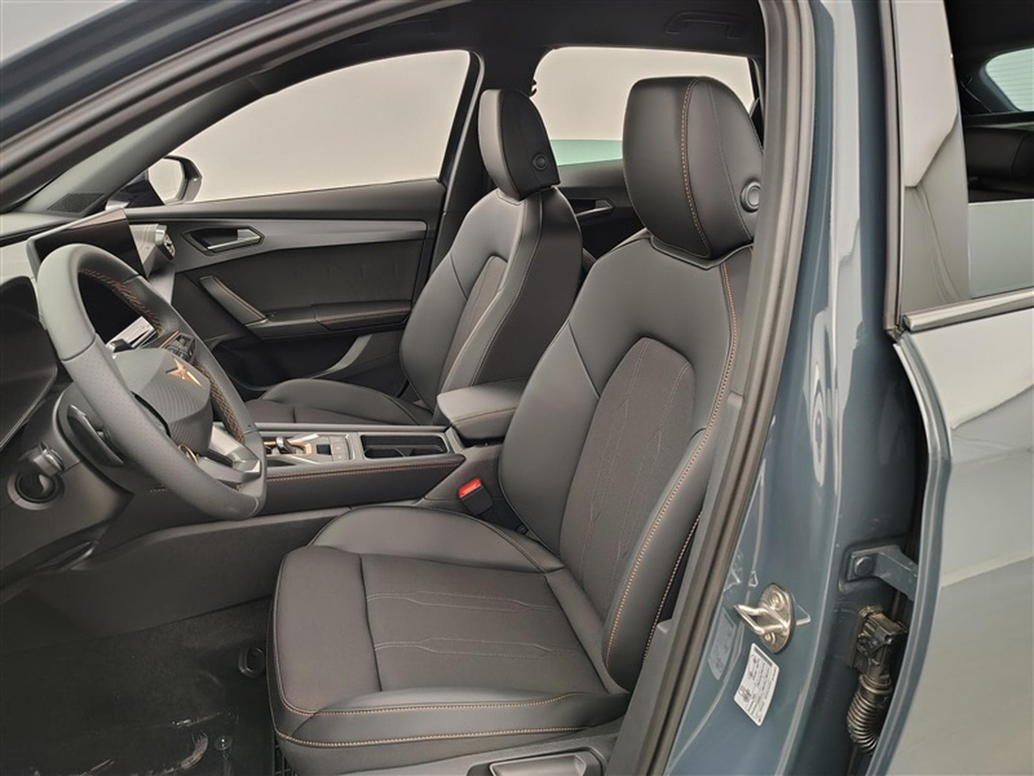 Cupra Formentor 1.5 eTSI 150Cv DSG FULL LED / S-CUIR / CARPLAY (2025) - Photo 7
