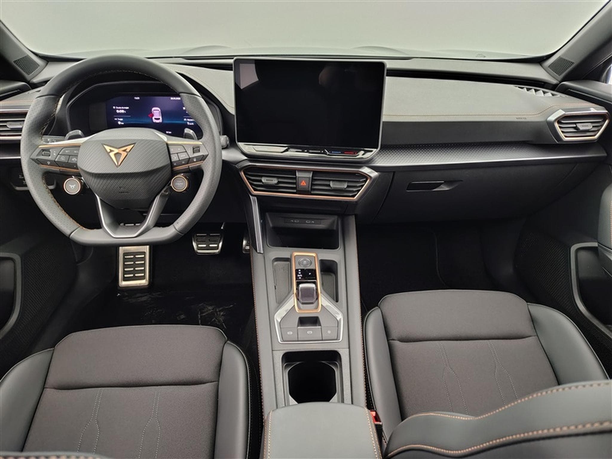Cupra Formentor 1.5 eTSI 150Cv DSG FULL LED / S-CUIR / CARPLAY (2025) - Photo 8