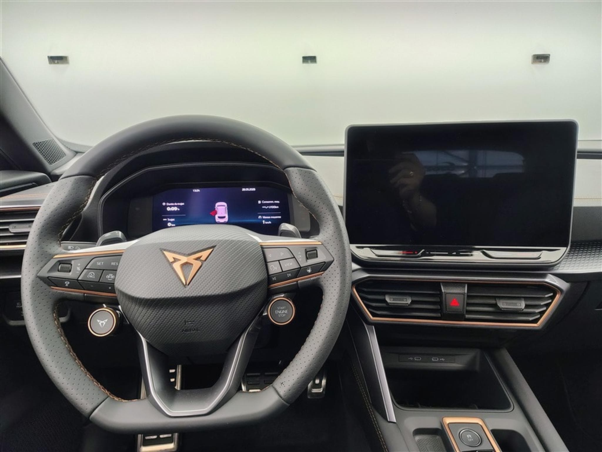 Cupra Formentor 1.5 eTSI 150Cv DSG FULL LED / S-CUIR / CARPLAY (2025) - Photo 9