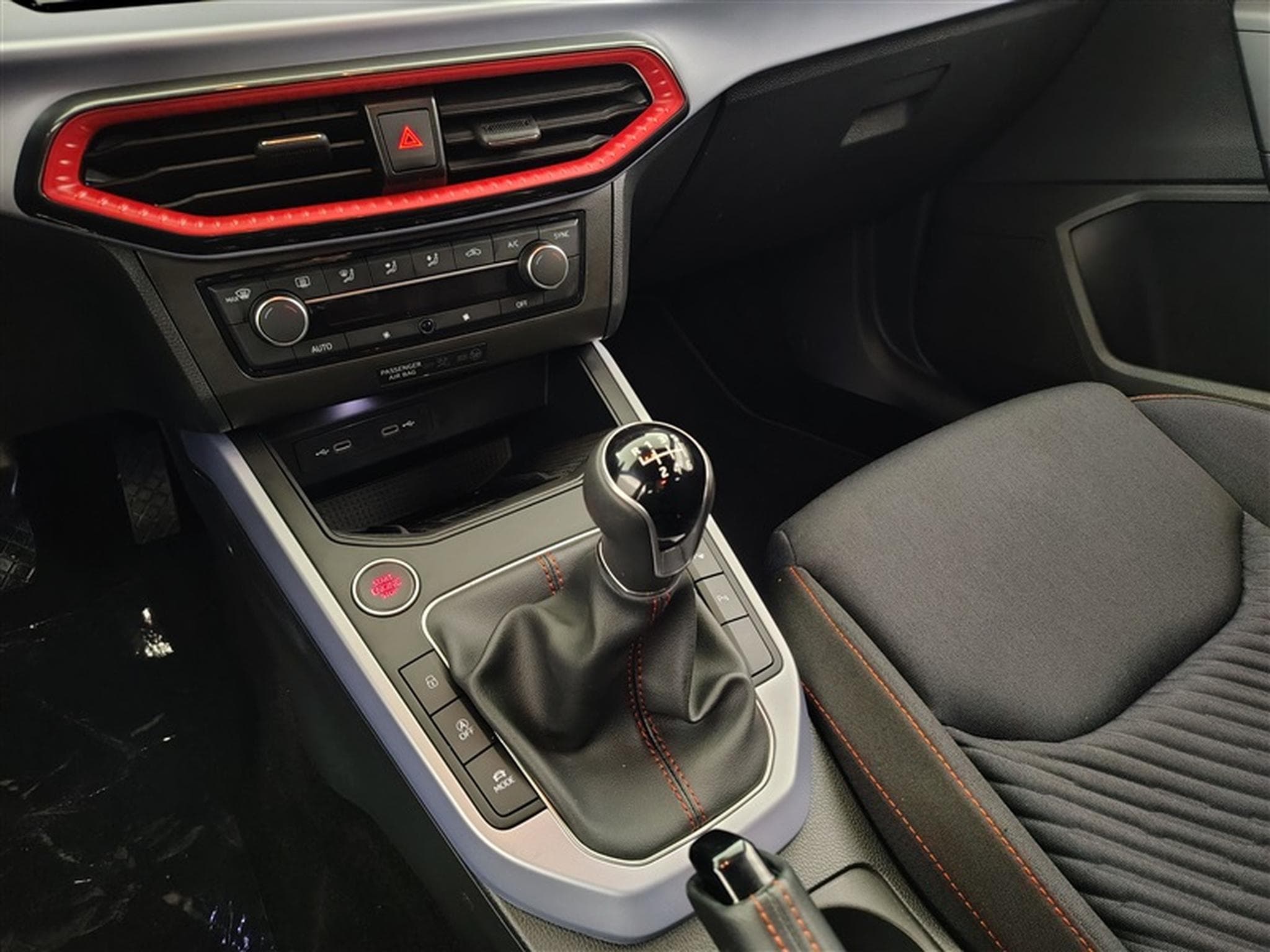 Seat Arona 1.0 TSI 115cv FR NAVI / FULL LED / SIEGES SPORT / CAMERA (2025) - Photo 12