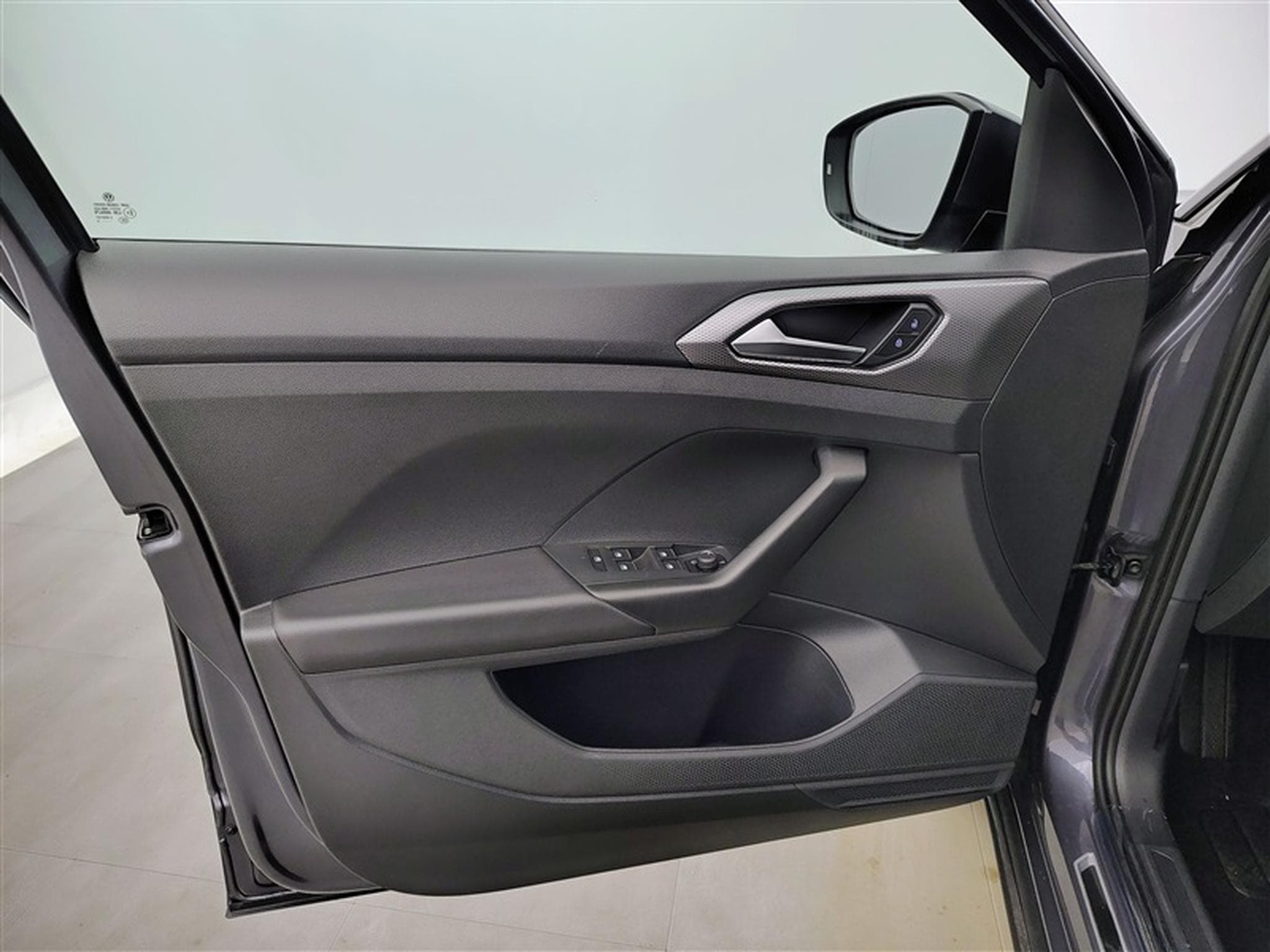 VW T-Cross 1.0 TSI Active NAVI/JA/PDC (2022) - Photo 17