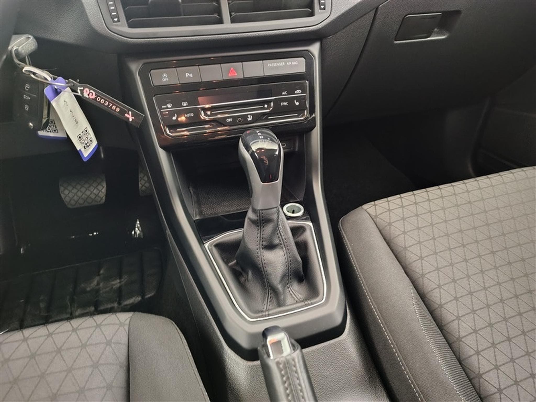 VW T-Cross 1.0 TSI 110cv DSG Life (2023) - Photo 12