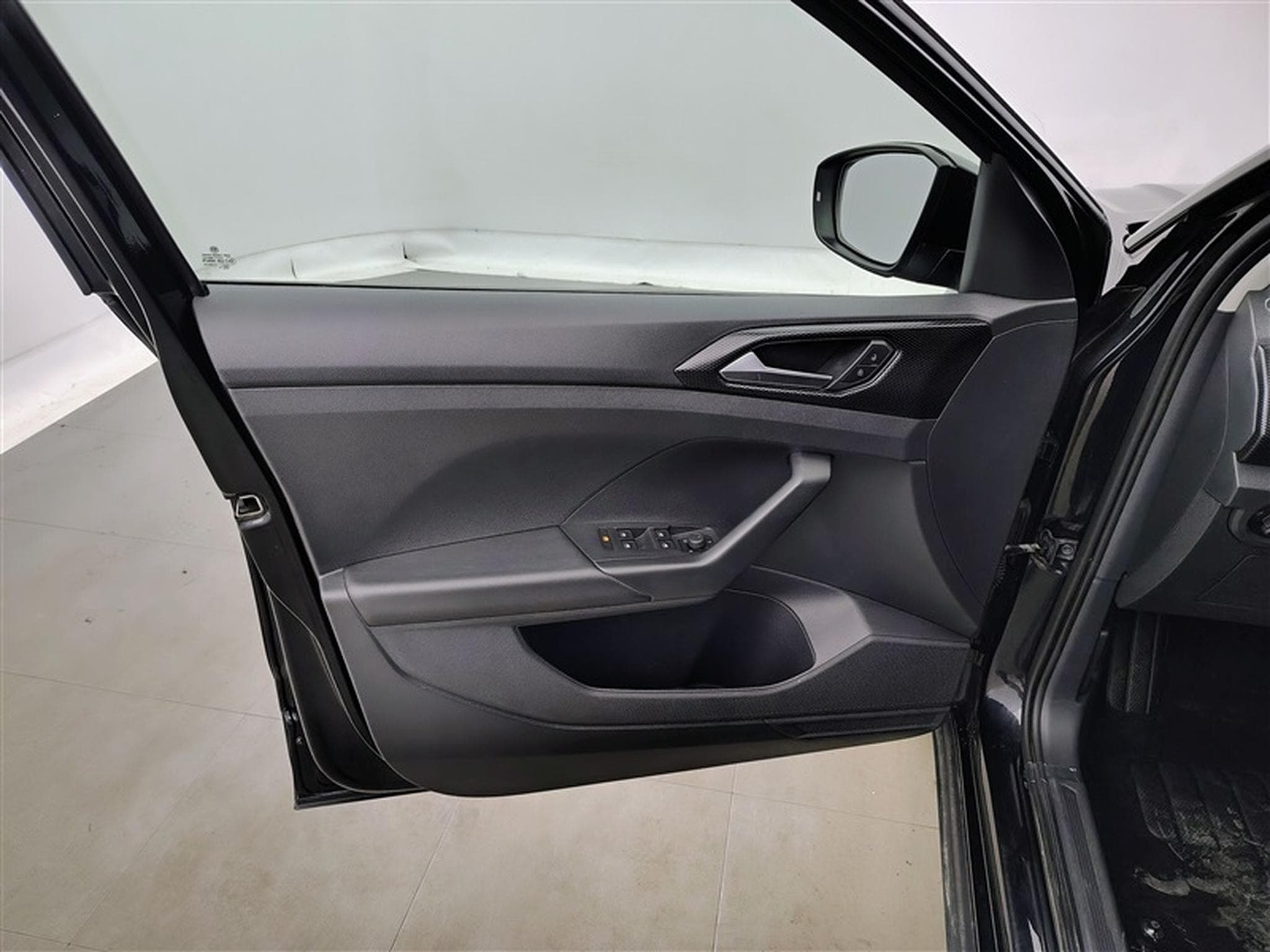 VW T-Cross 1.0 TSI 110cv DSG Life (2023) - Photo 17