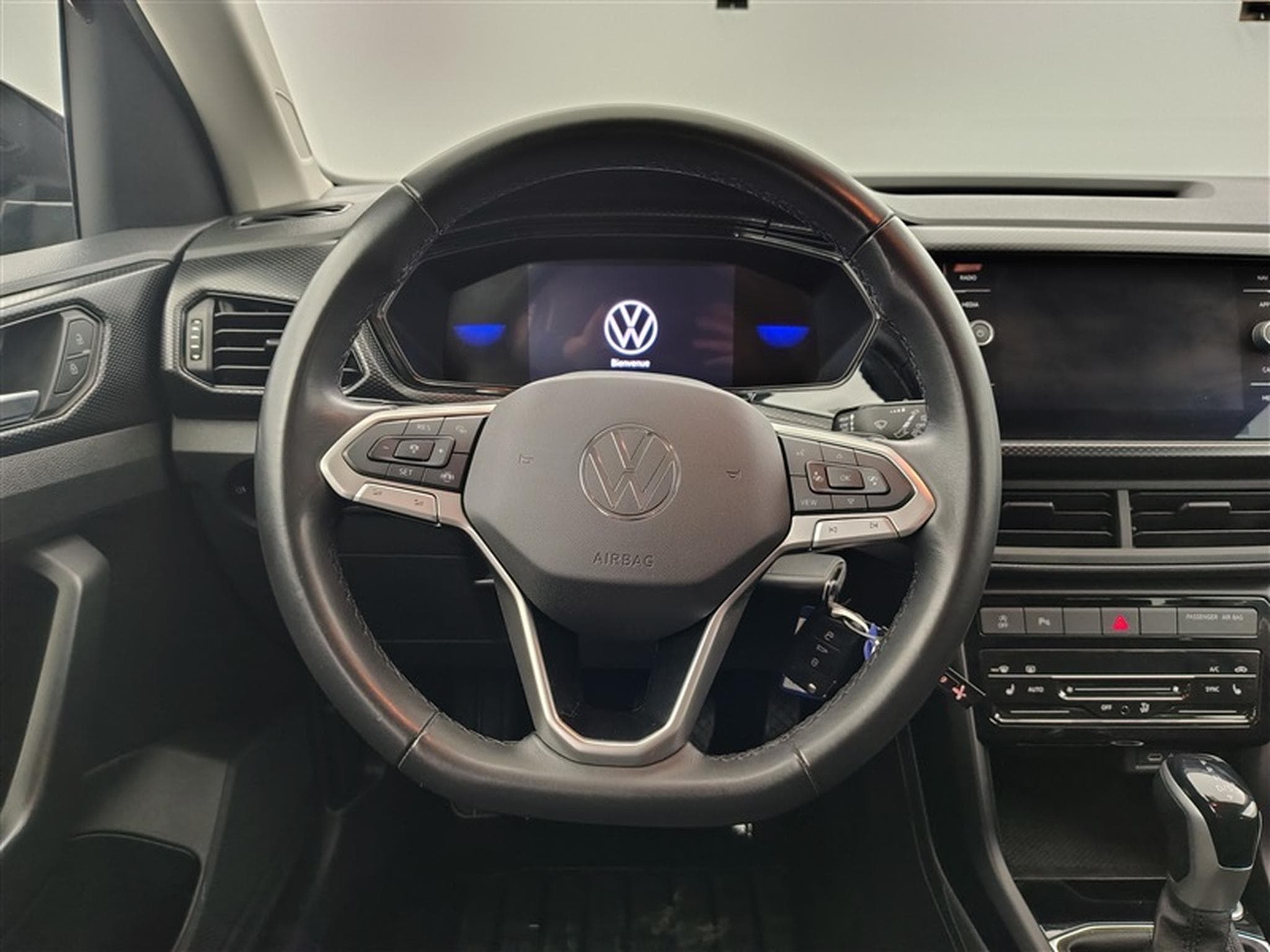 VW T-Cross 1.0 TSI 110cv DSG Life (2023) - Photo 9