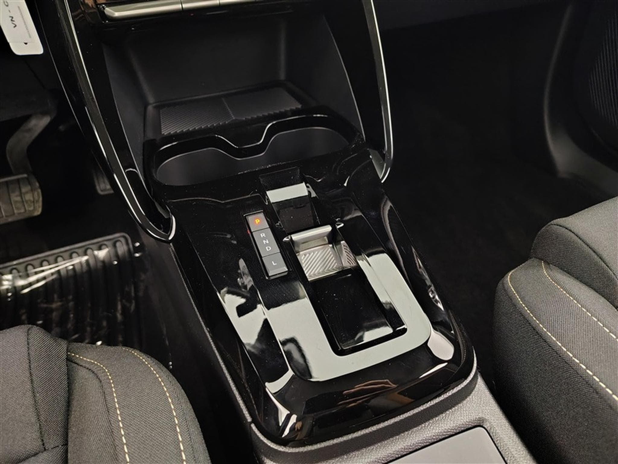 Citroen C3 Aircross 1.2 Hybrid 145cv e-DCS6 Plus CARPLAY / CAMERA / PDC AV+AR (2026) - Photo 12