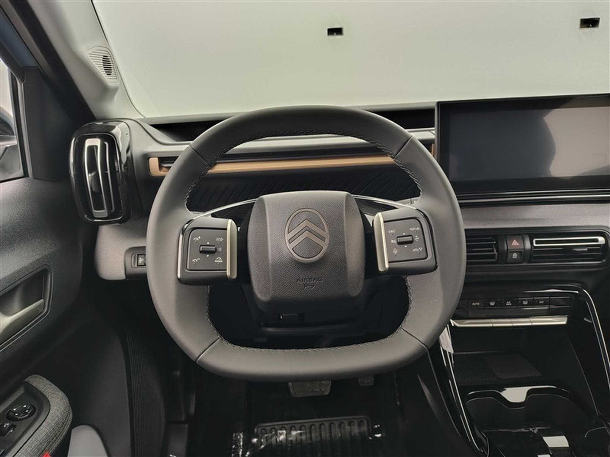 Citroen C3 Aircross 1.2 Hybrid 145cv e-DCS6 Plus CARPLAY / CAMERA / PDC AV+AR (2026) - Photo 9