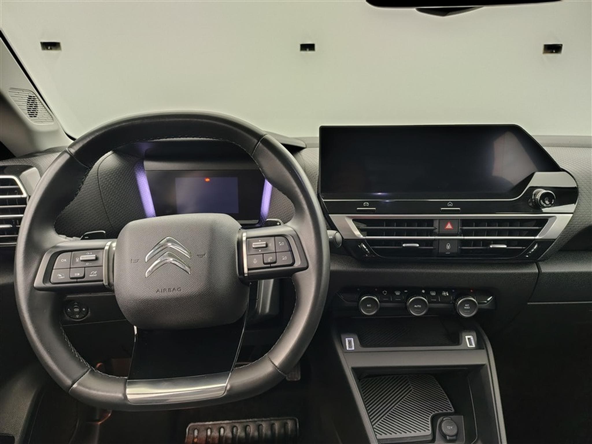 Citroen C4 X 1.2 PureTech 130cv EAT8 Shine NAVI / CARPLAY / CAMERA (2023) - Photo 9