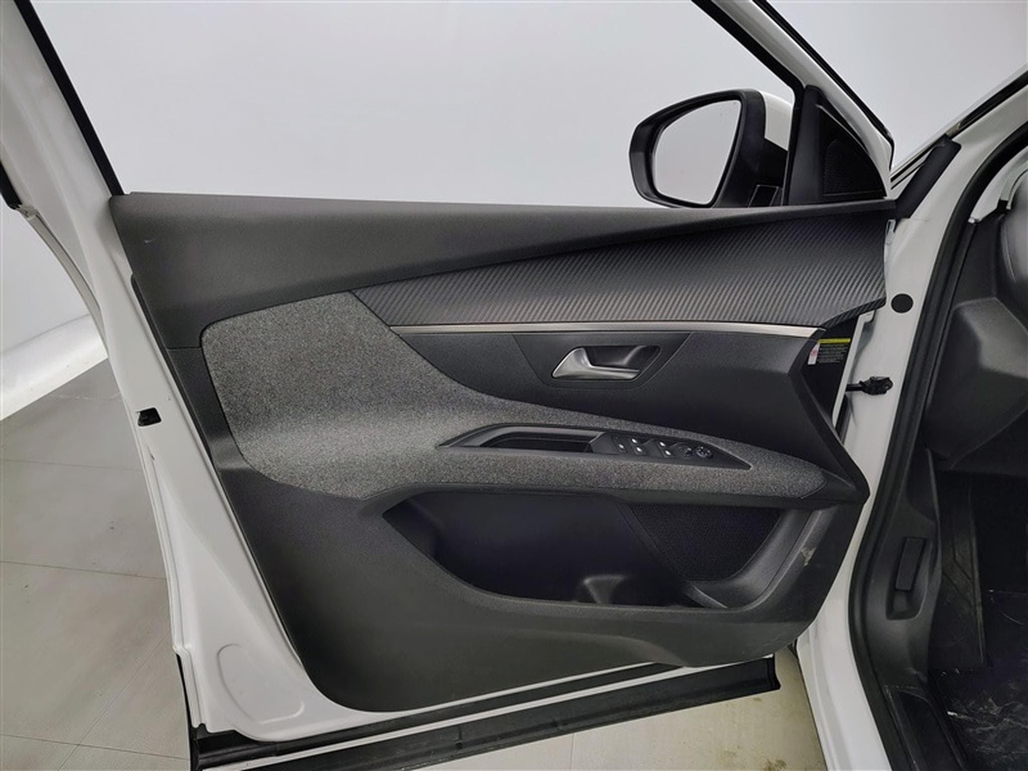 Peugeot 5008 1.2 PureTech 130cv Active 7pl. NAVI / PDC AV+AR / JA 17" (2019) - Photo 17