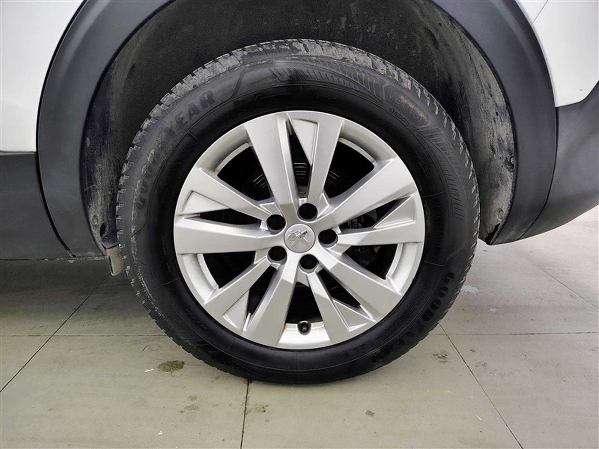 Peugeot 5008 1.2 PureTech 130cv Active 7pl. NAVI / PDC AV+AR / JA 17" (2019) - Photo 6