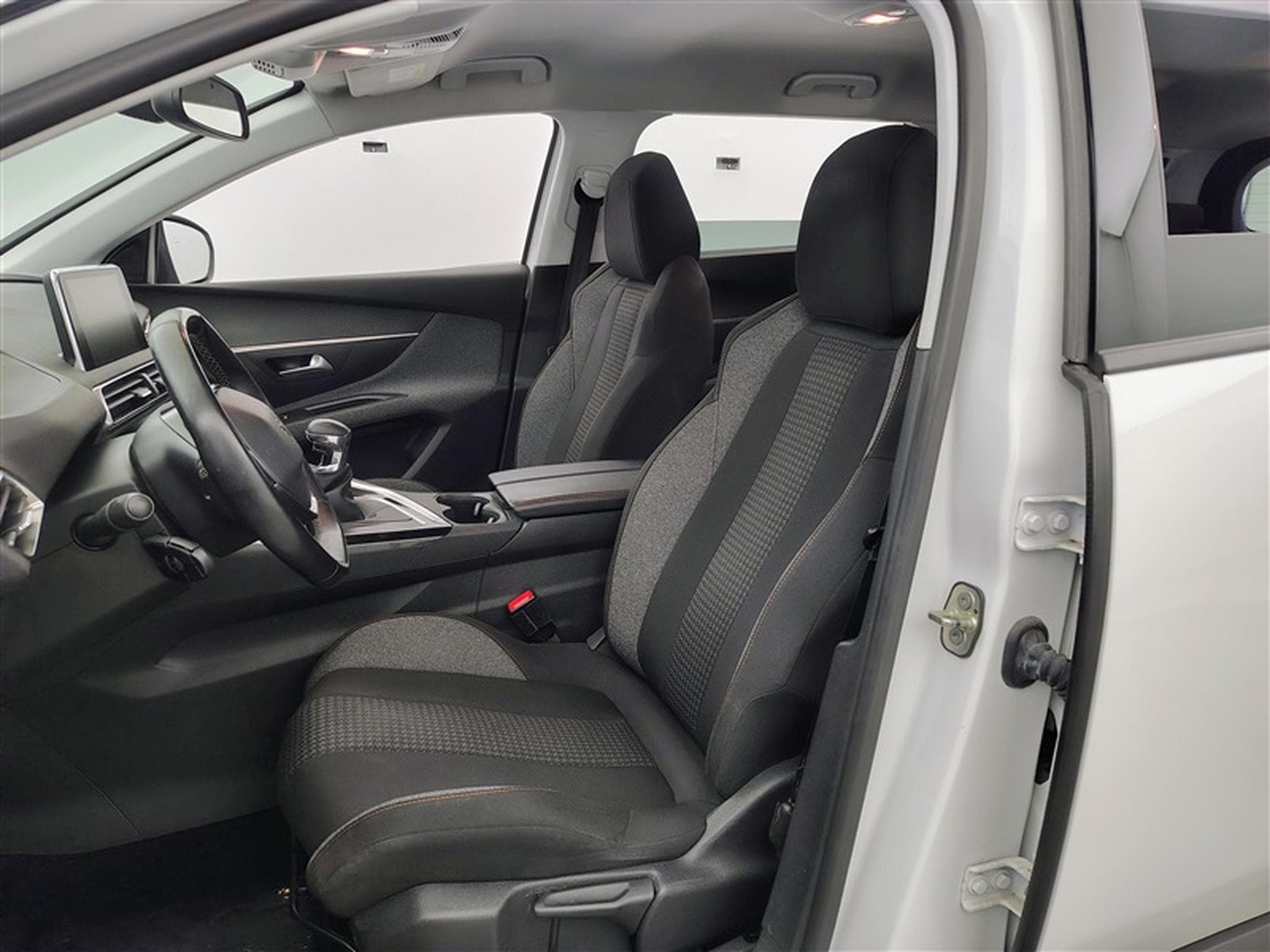 Peugeot 5008 1.2 PureTech 130cv Active 7pl. NAVI / PDC AV+AR / JA 17" (2019) - Photo 7