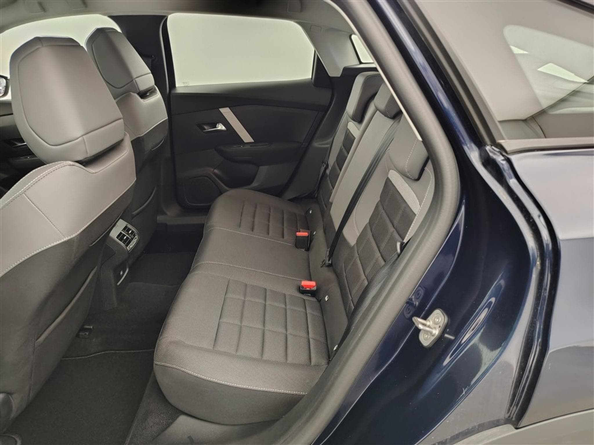 Citroen C4 1.2 PureTech 130cv EAT8 Plus NAVI / CARPLAY (2025) - Photo 13