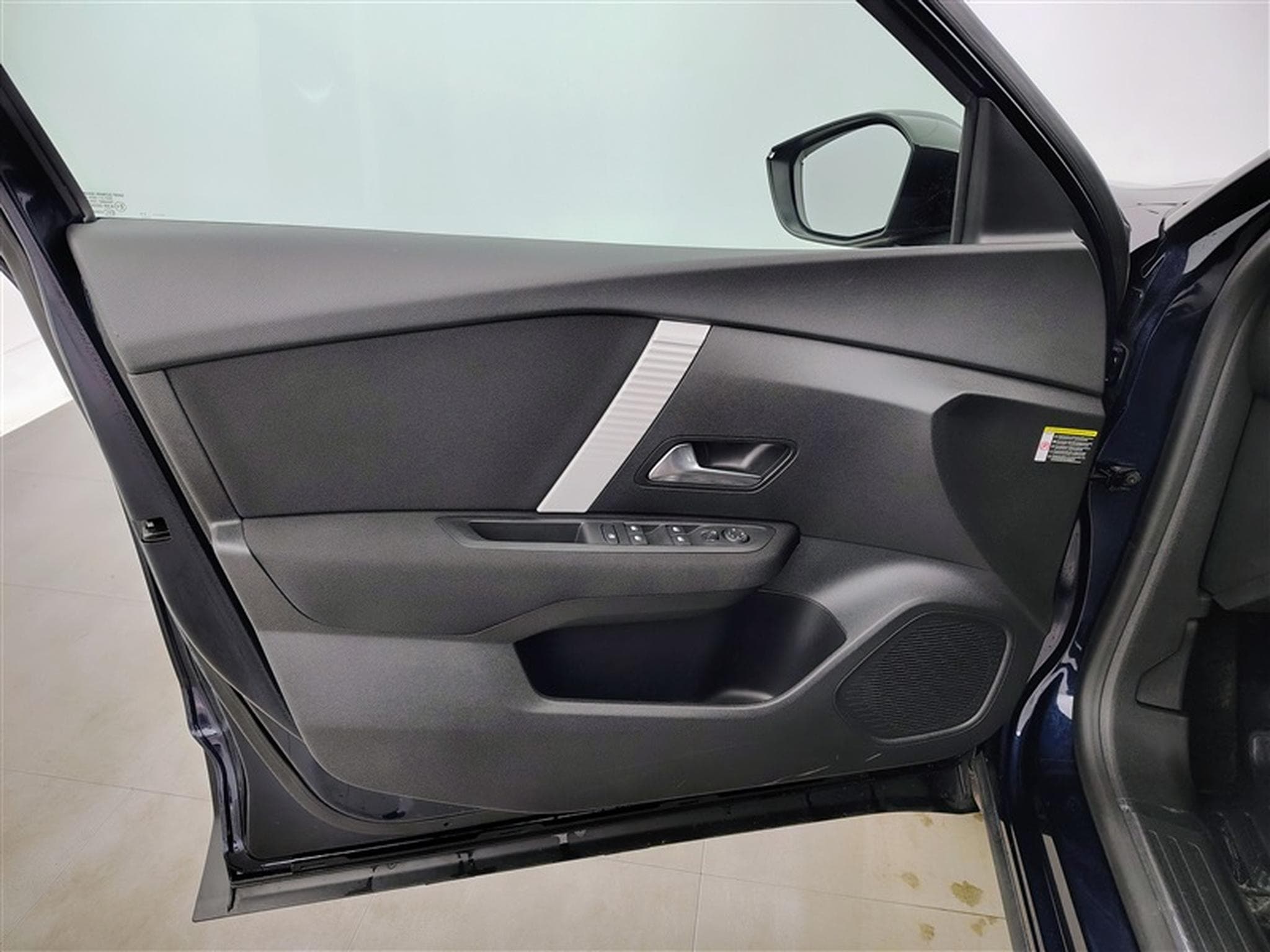 Citroen C4 1.2 PureTech 130cv EAT8 Plus NAVI / CARPLAY (2025) - Photo 17