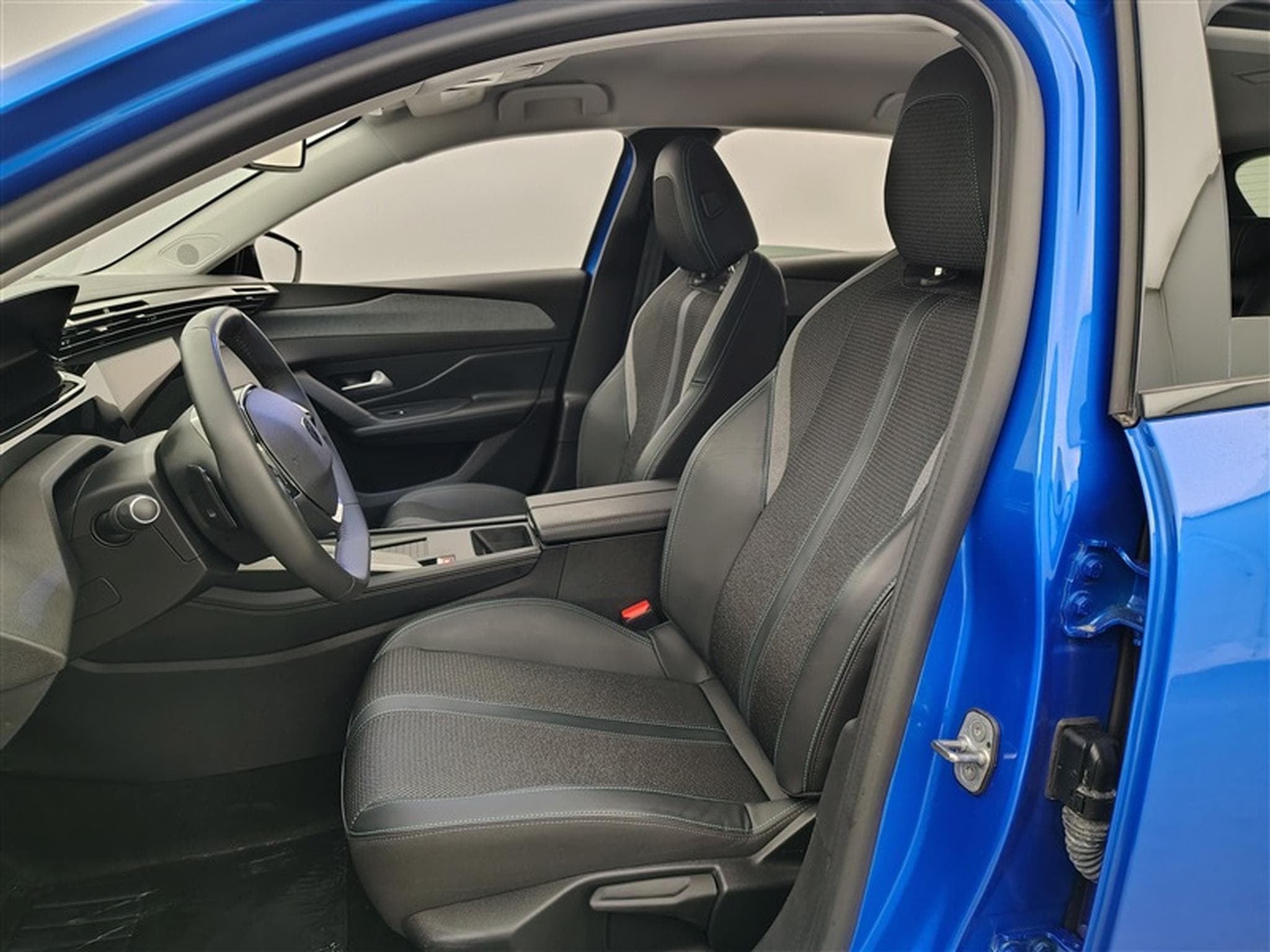 Peugeot 308 1.2 Turbo 130cv EAT8 Allure CARPLAY/FULL LED/CAM 360/COCKPIT (2024) - Photo 7