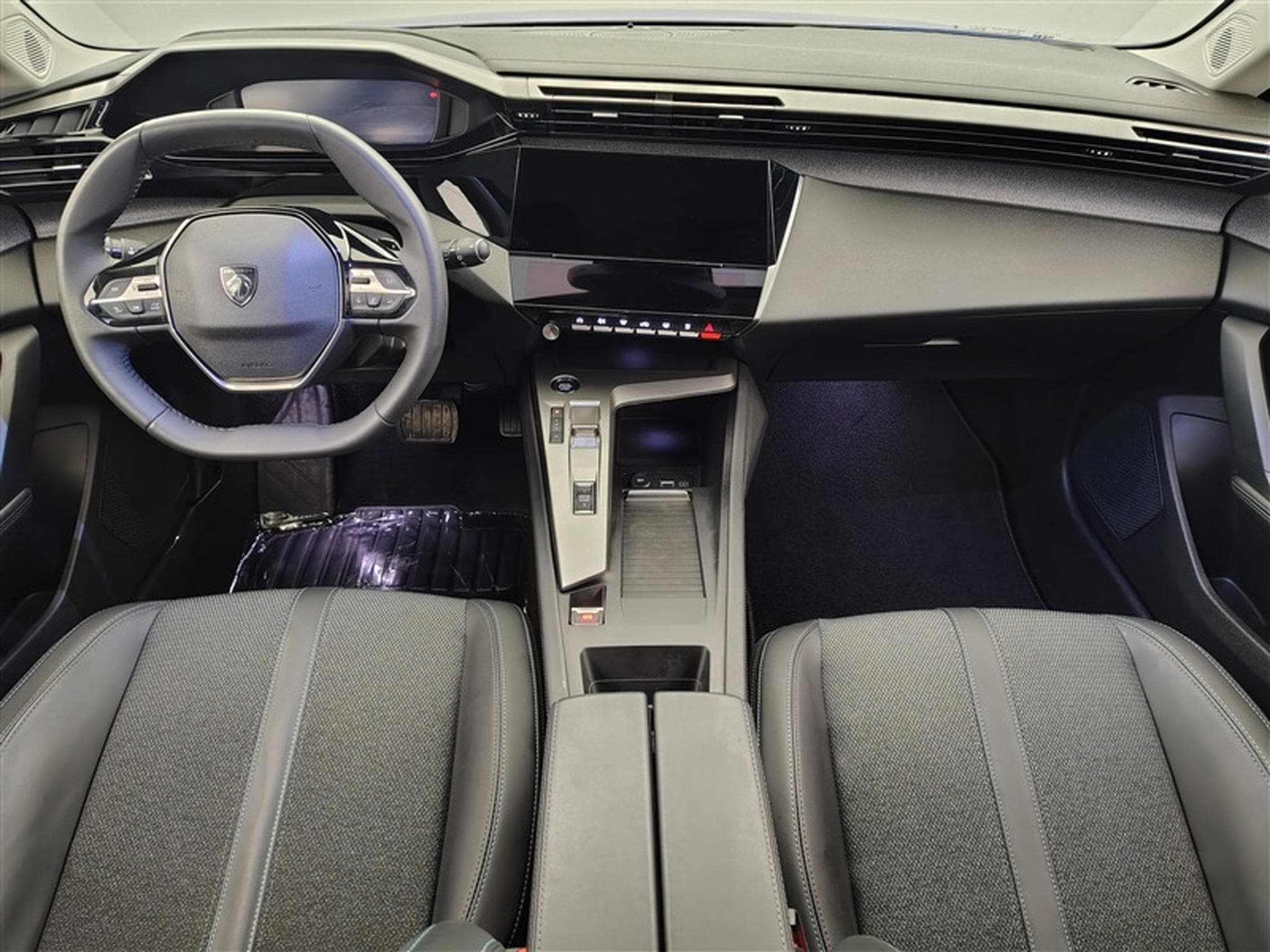 Peugeot 308 1.2 Turbo 130cv EAT8 Allure CARPLAY/FULL LED/CAM 360/COCKPIT (2024) - Photo 8