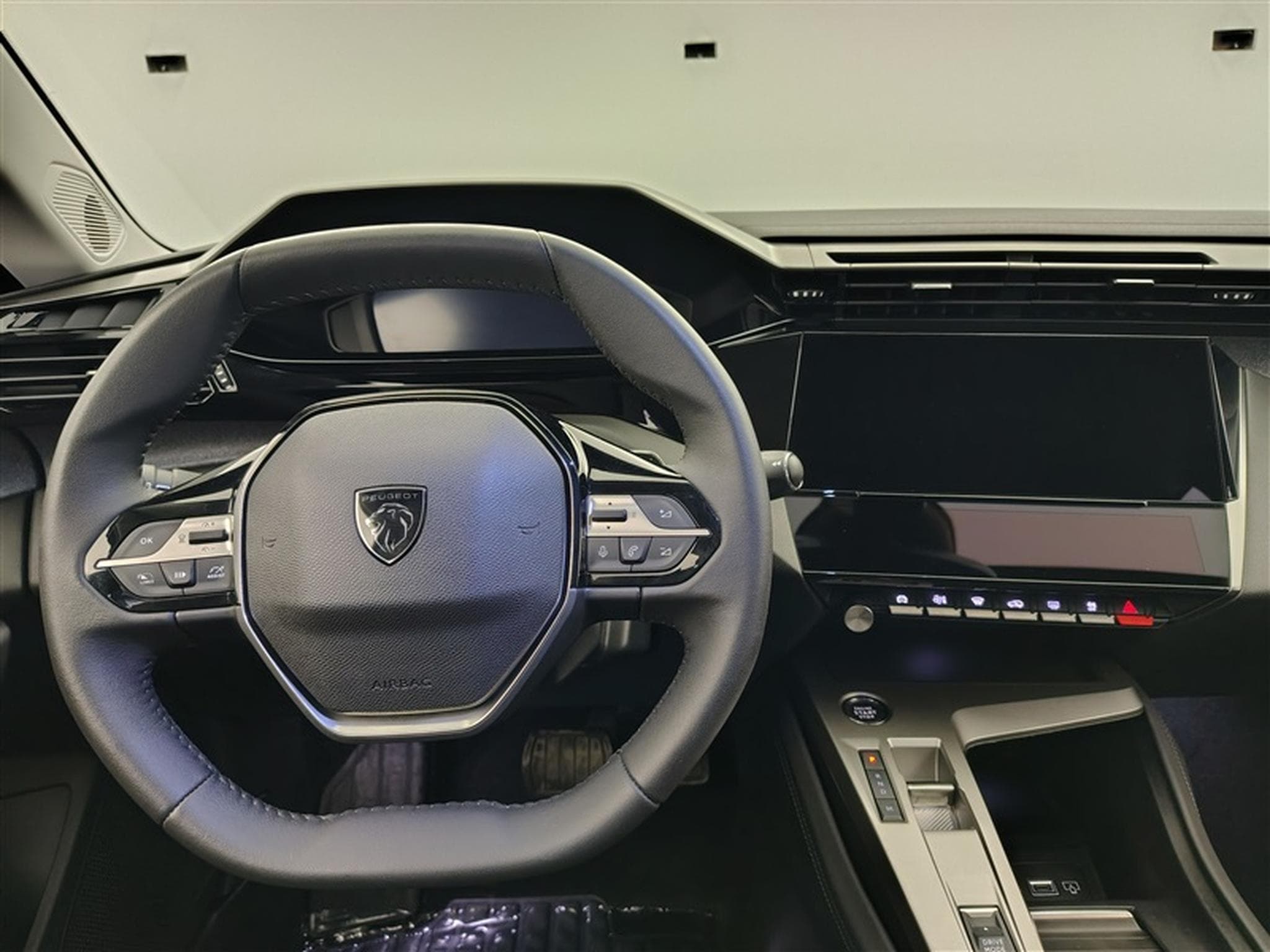 Peugeot 308 1.2 Turbo 130cv EAT8 Allure CARPLAY/FULL LED/CAM 360/COCKPIT (2024) - Photo 9