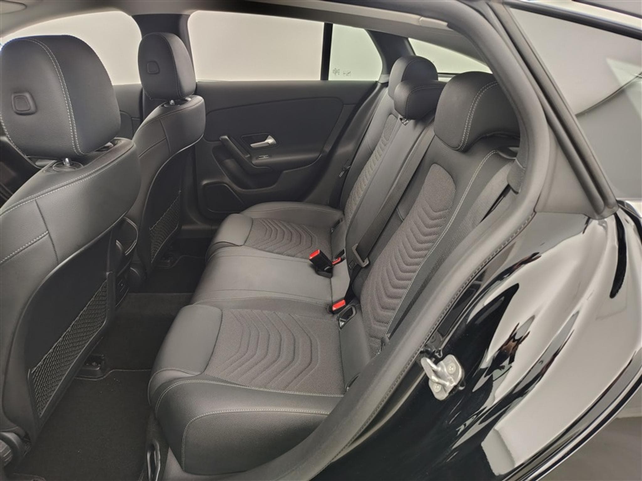 Mercedes CLA 180 Shooting Break AT7 NAVI / S-CUIR / PDC AV-AR (2023) - Photo 13