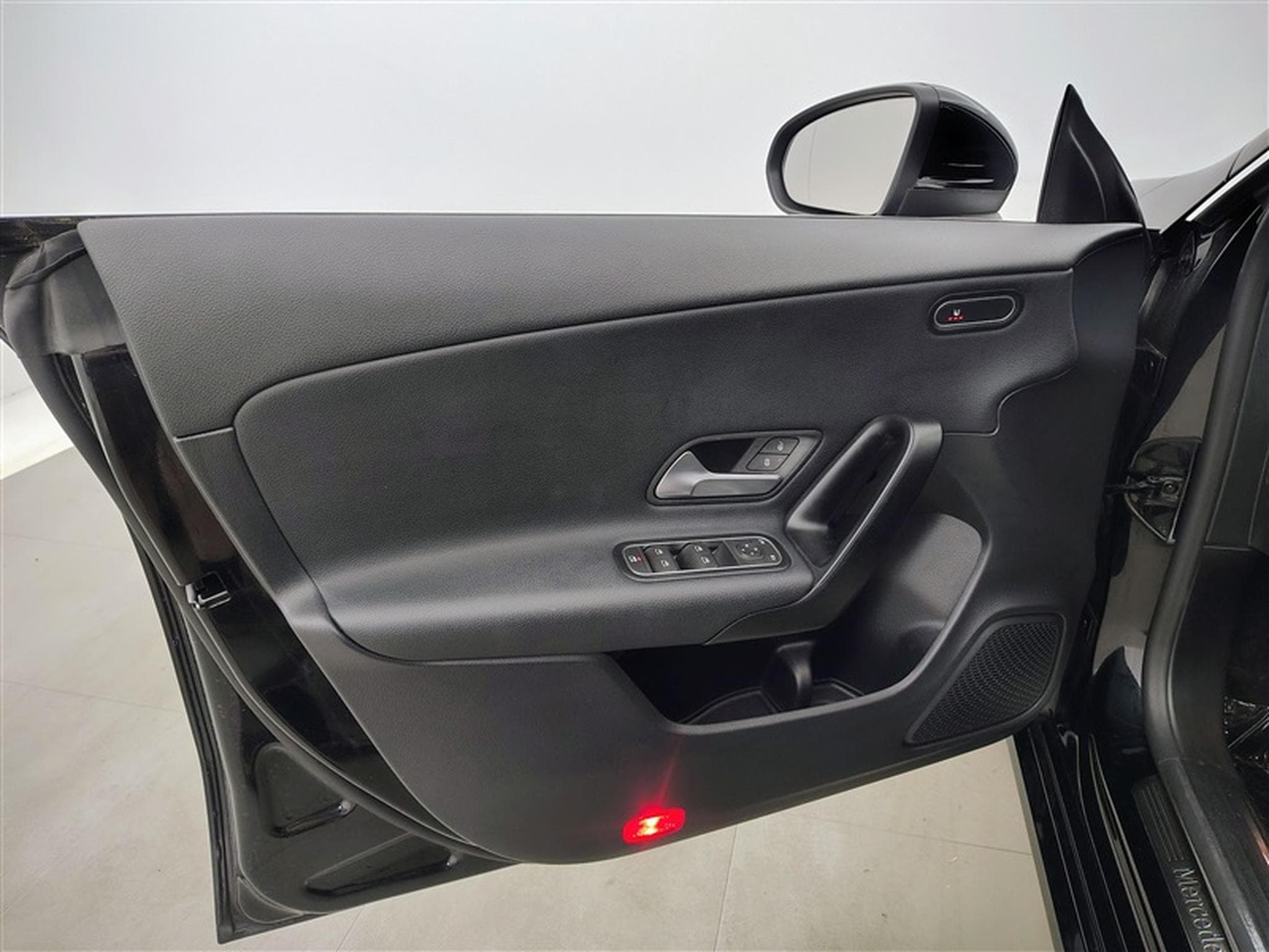Mercedes CLA 180 Shooting Break AT7 NAVI / S-CUIR / PDC AV-AR (2023) - Photo 17