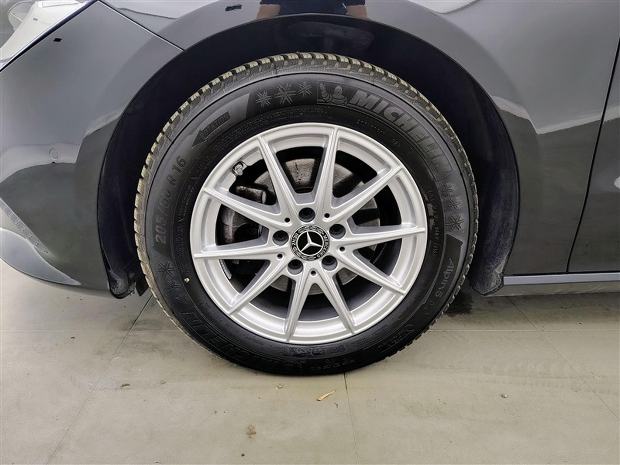Mercedes CLA 180 Shooting Break AT7 NAVI / S-CUIR / PDC AV-AR (2023) - Photo 6