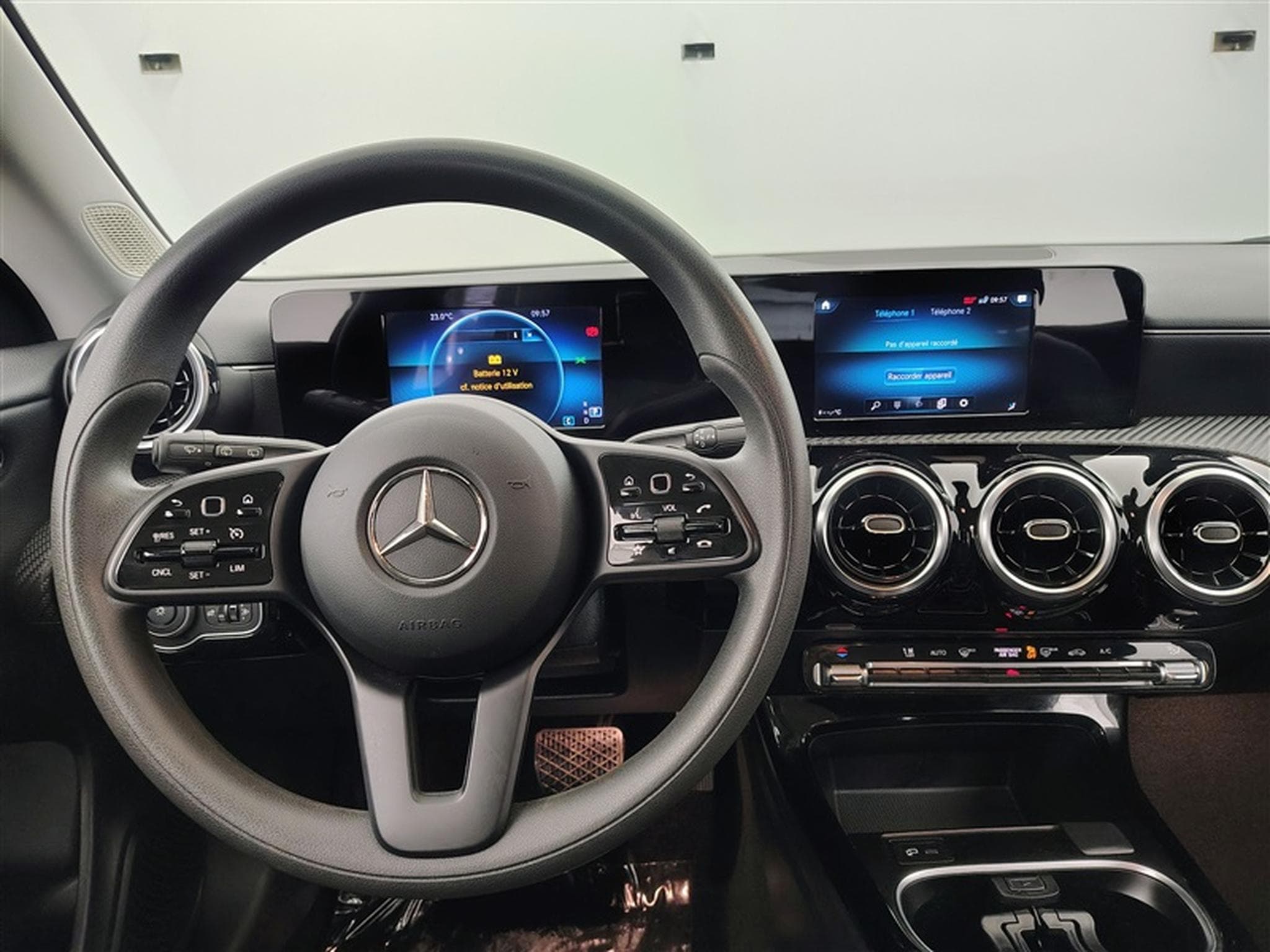 Mercedes CLA 180 Shooting Break AT7 NAVI / S-CUIR / PDC AV-AR (2023) - Photo 9