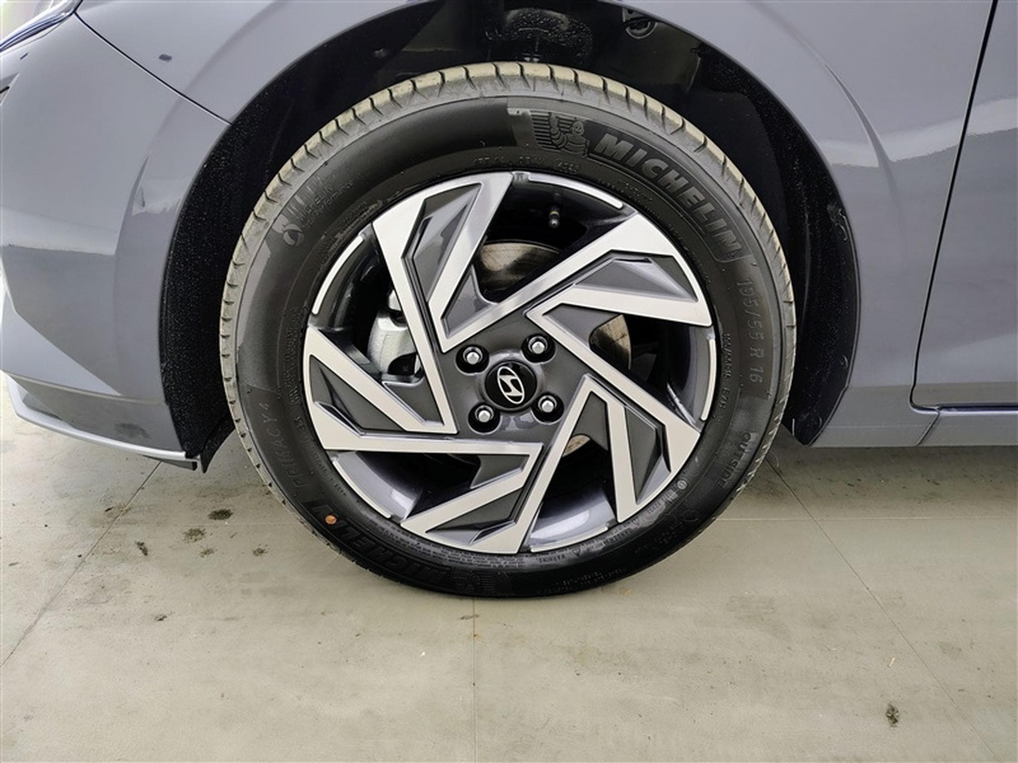 Hyundai i20 1.0 T-GDi 90Cv DCT ConnectLine NAVI / CARPLAY / CAMERA (2026) - Photo 6