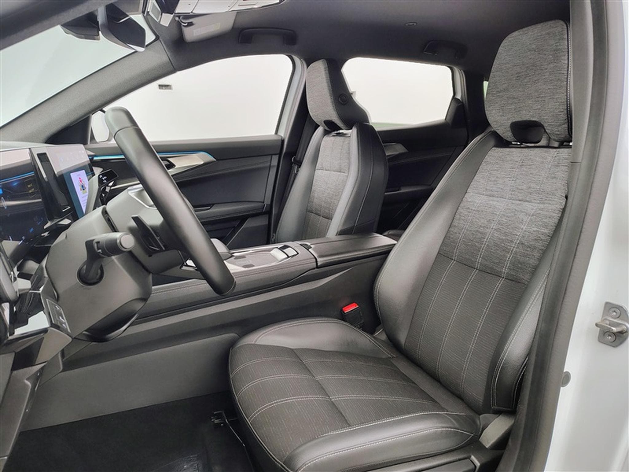 Renault Austral 1.2 E-Tec HEV Techno NAVI / FULL LED / S-CUIR (2024) - Photo 7