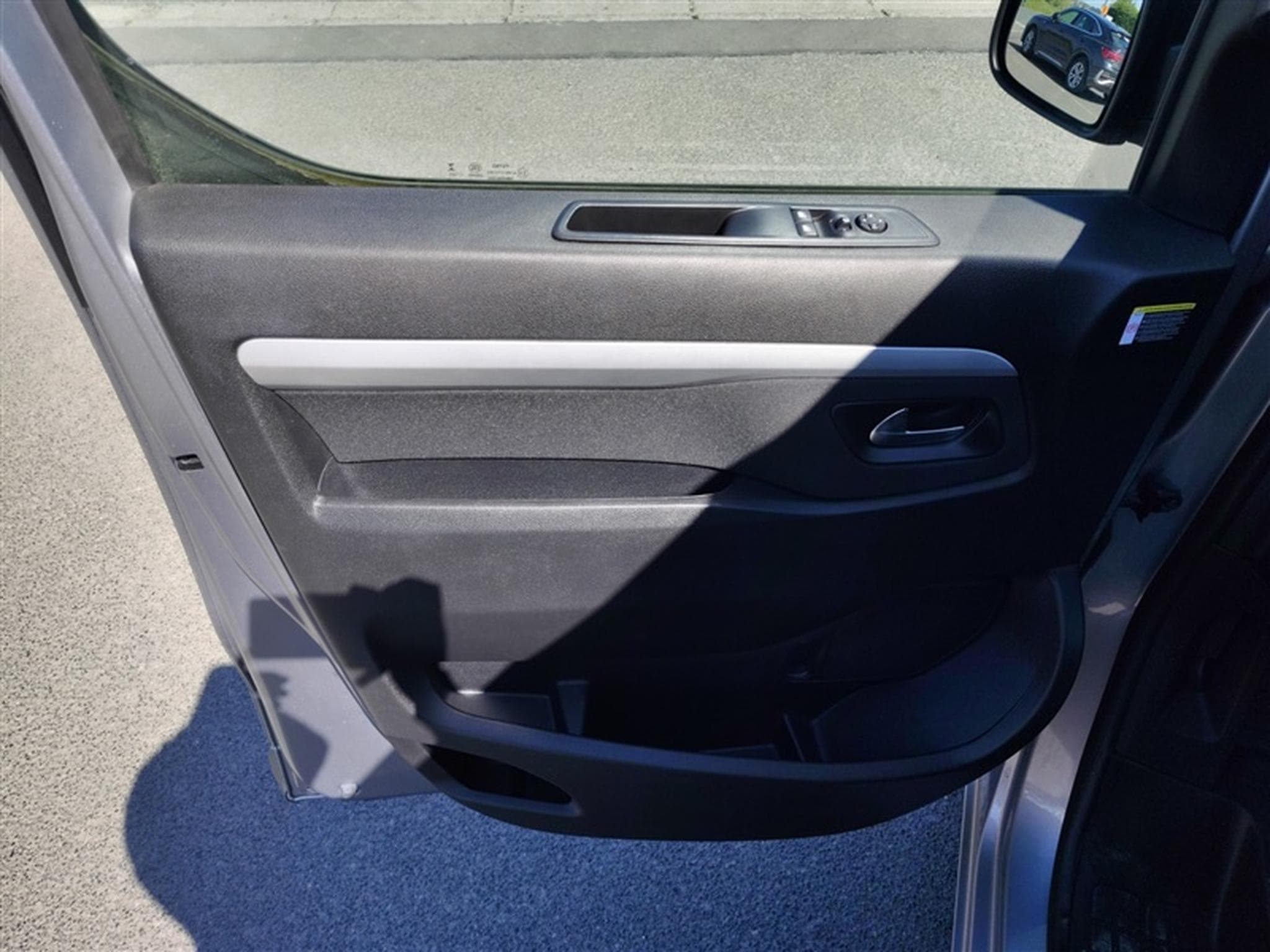 Opel Vivaro 2.0 TD L2H1 Edition AUTO/NAVI/PDC (2023) - Photo 17