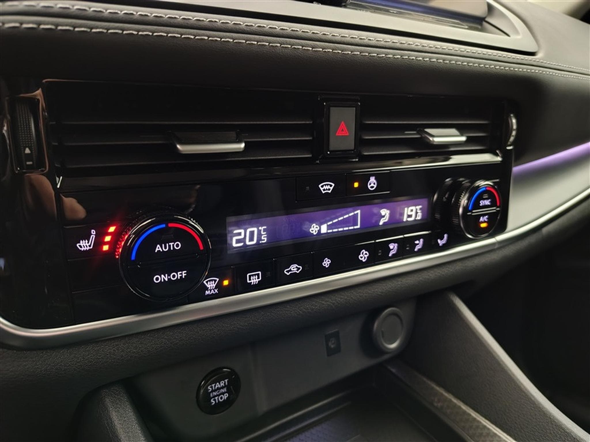 Nissan Qashqai 1.3 DIG-T MHEV X-Tronic N-Connecta CARPLAY / FULL LED / CAM (2026) - Photo 18