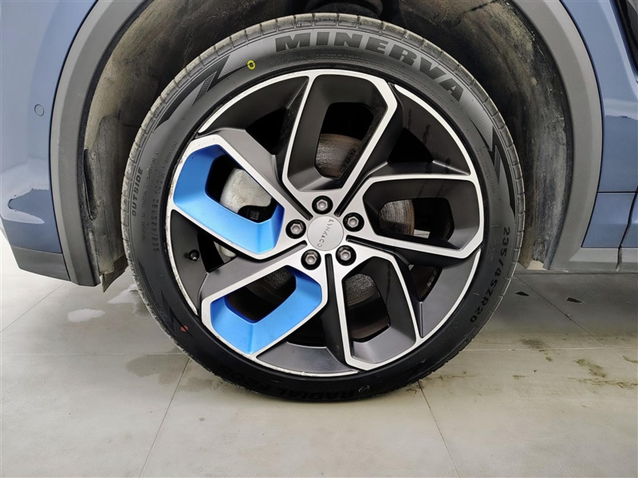 Lynk & Co 01 1.5 Turbo PHEV NAVI / FULL LED / TOIT PANO / CAMERA / JA 20" (2022) - Photo 6