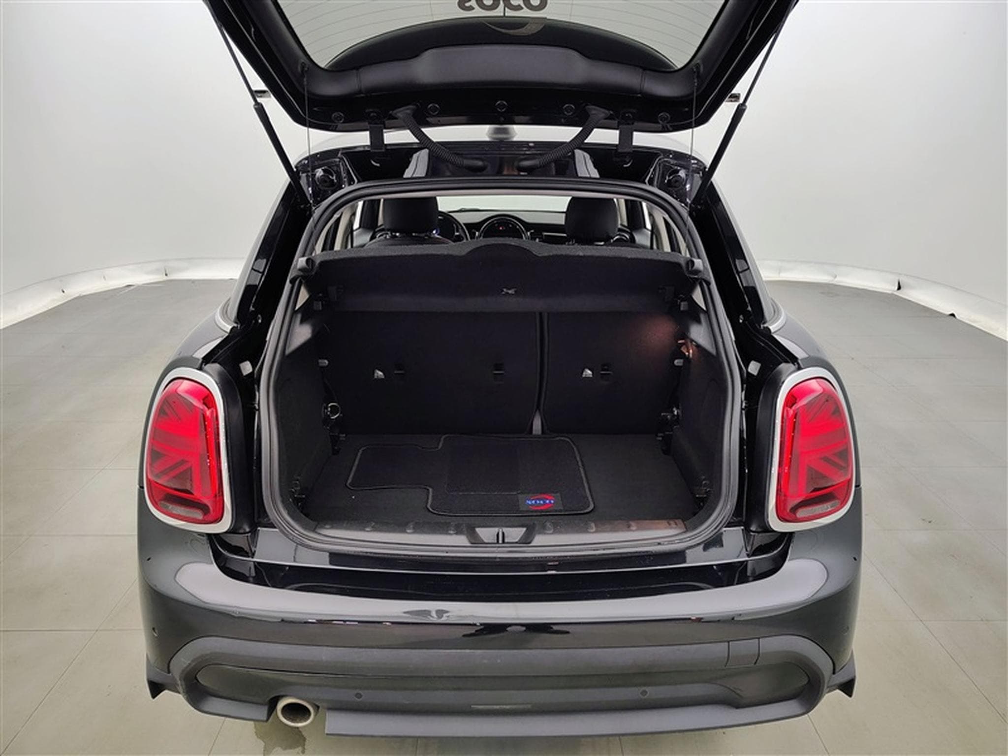 MINI Cooper 1.5A Cooper AUTO / NAVI PRO / FULL LED / ALU (2023) - Photo 14