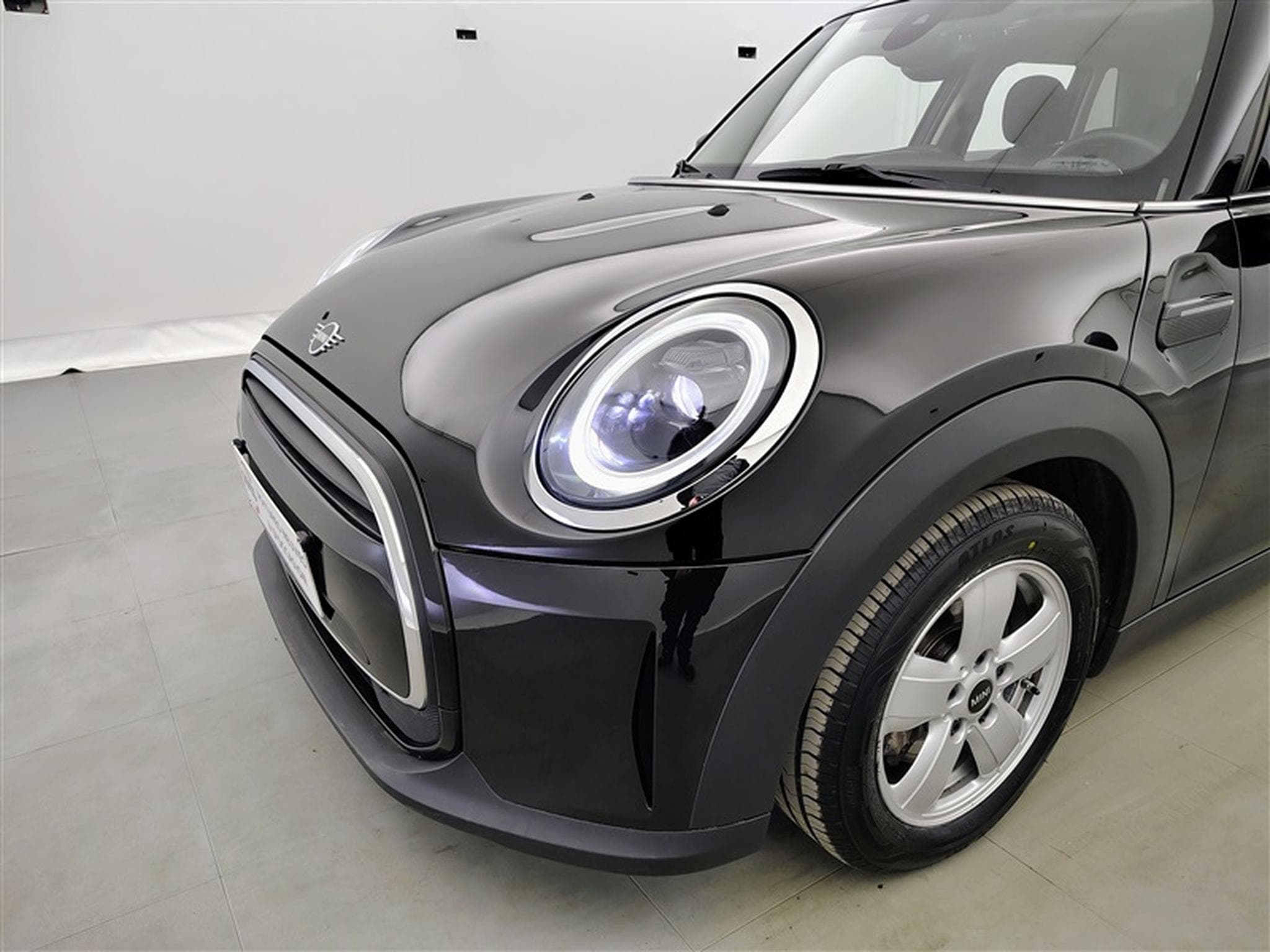 MINI Cooper 1.5A Cooper AUTO / NAVI PRO / FULL LED / ALU (2023) - Photo 15