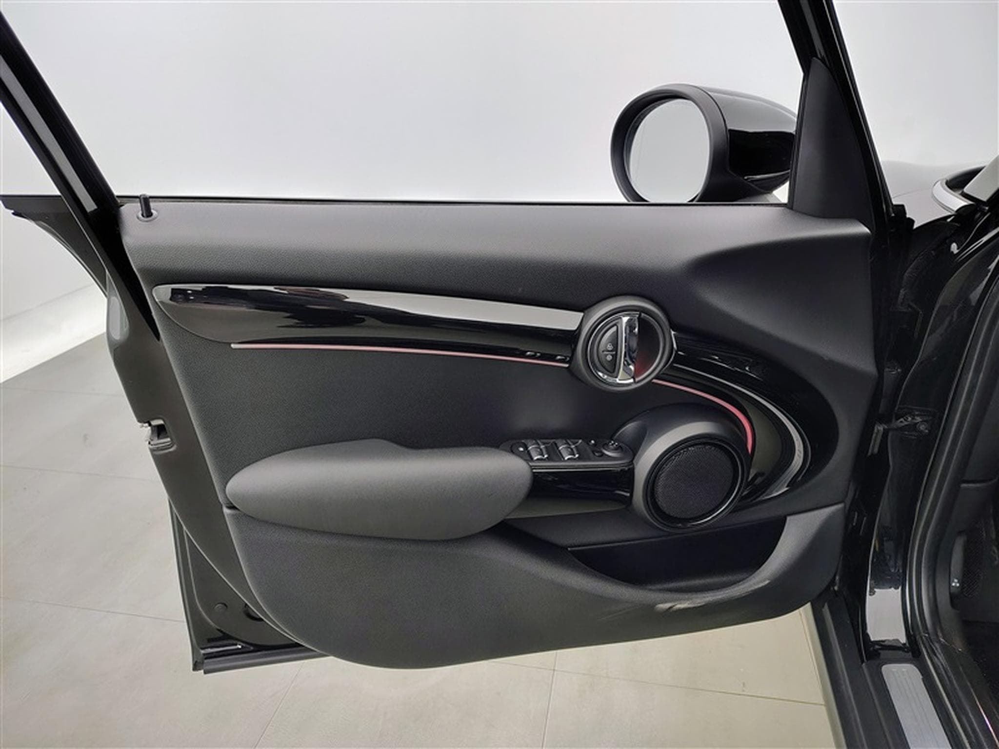 MINI Cooper 1.5A Cooper AUTO / NAVI PRO / FULL LED / ALU (2023) - Photo 17