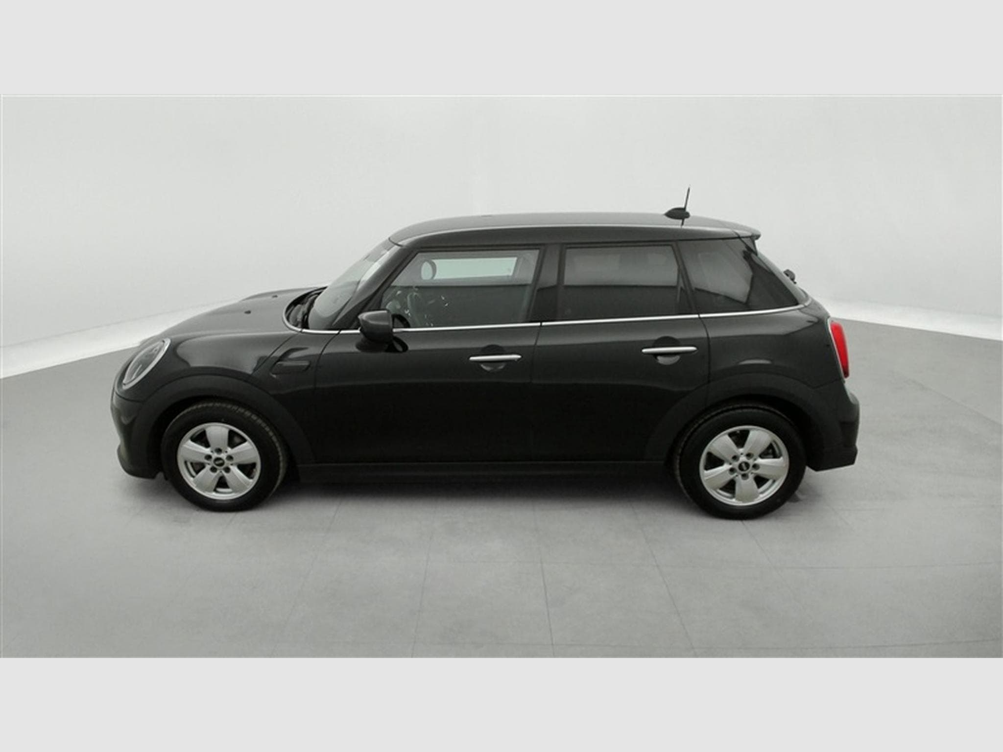 MINI Cooper 1.5A Cooper AUTO / NAVI PRO / FULL LED / ALU (2023) - Photo 3