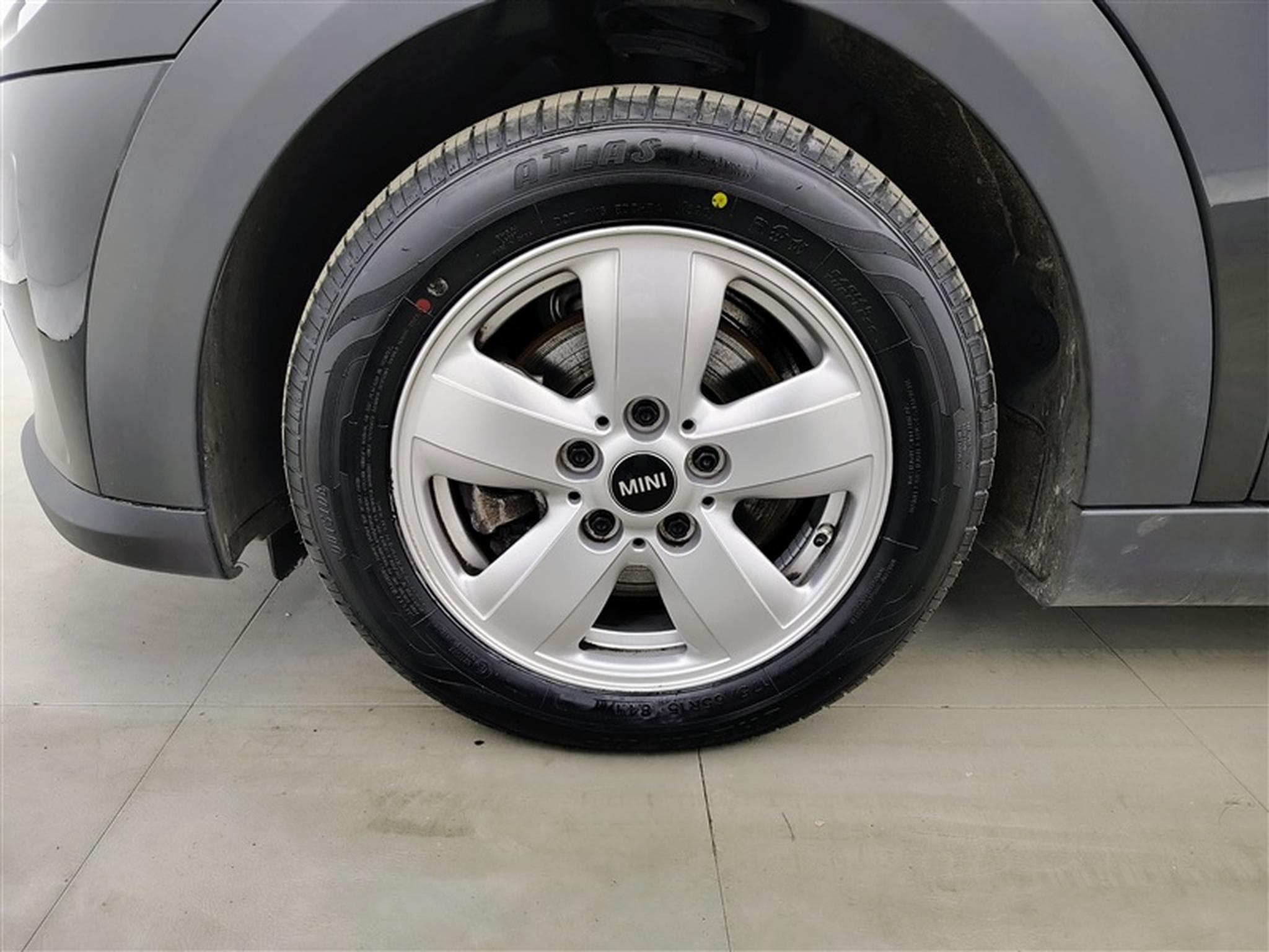 MINI Cooper 1.5A Cooper AUTO / NAVI PRO / FULL LED / ALU (2023) - Photo 6
