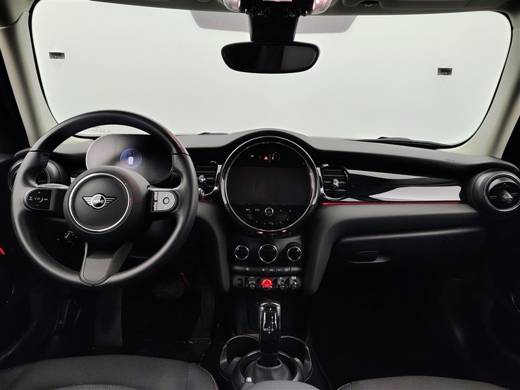 MINI Cooper 1.5A Cooper AUTO / NAVI PRO / FULL LED / ALU (2023) - Photo 8