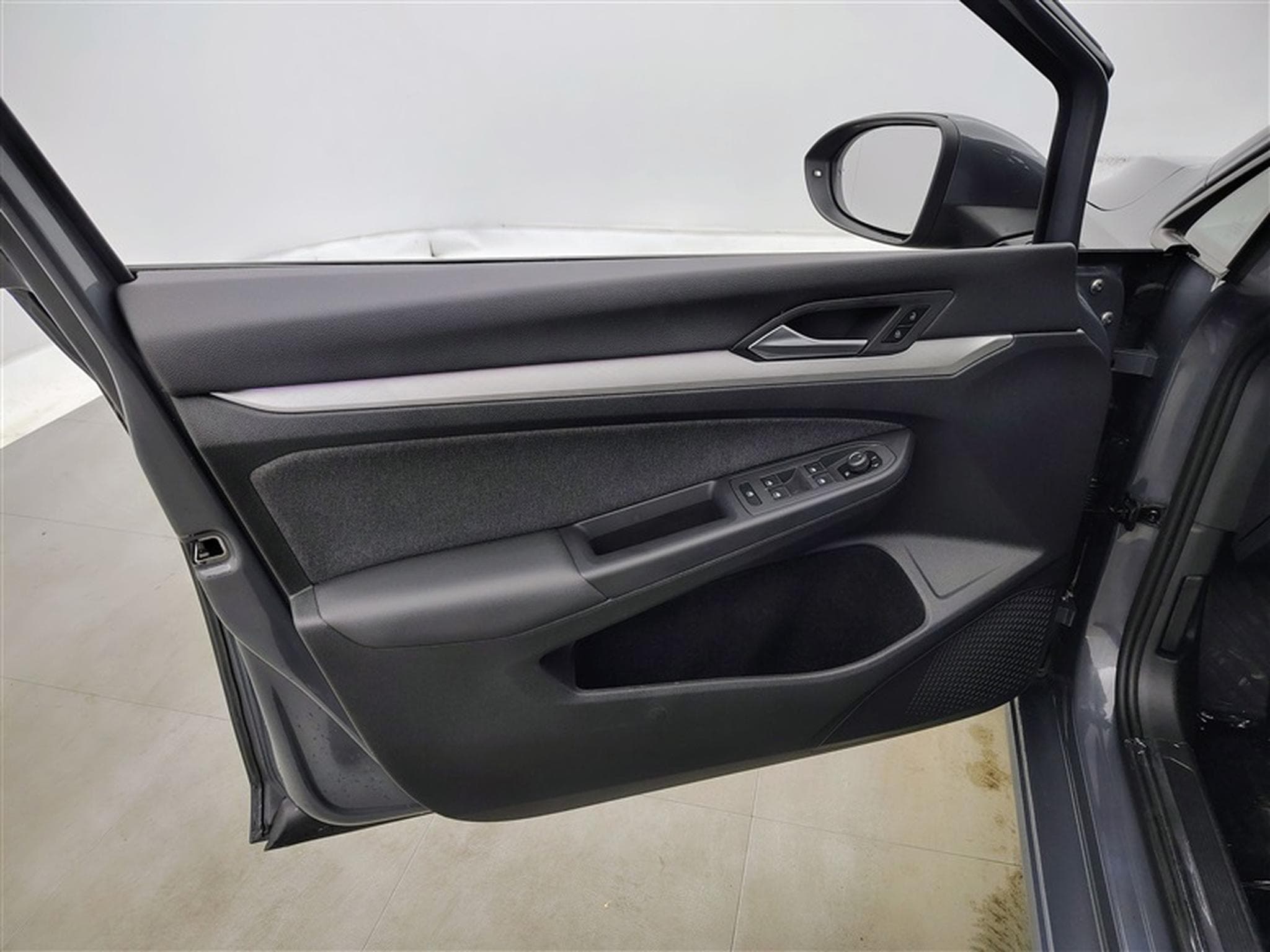 VW Golf 1.0 eTSI Life DSG  Navi Cockpit / Led / PDC av+ar (2023) - Photo 17