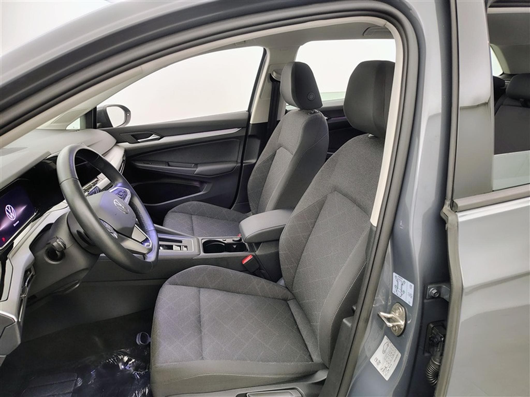 VW Golf 1.0 eTSI Life DSG  Navi Cockpit / Led / PDC av+ar (2023) - Photo 7