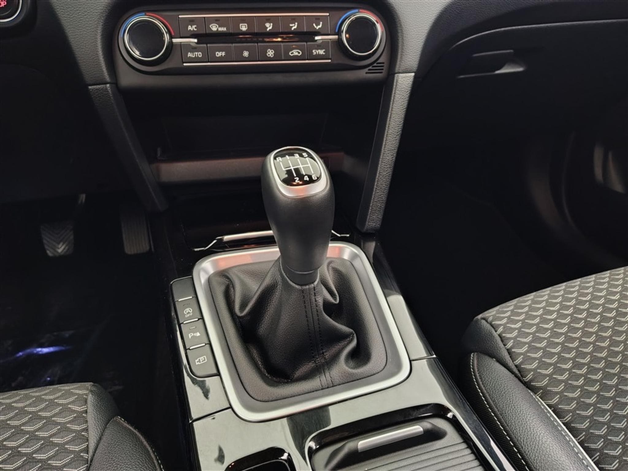 Kia XCeed 1.0 T-GDi 120cv Pulse NAVI 8" / FULL LED / CAMERA / JA 16" (2024) - Photo 12