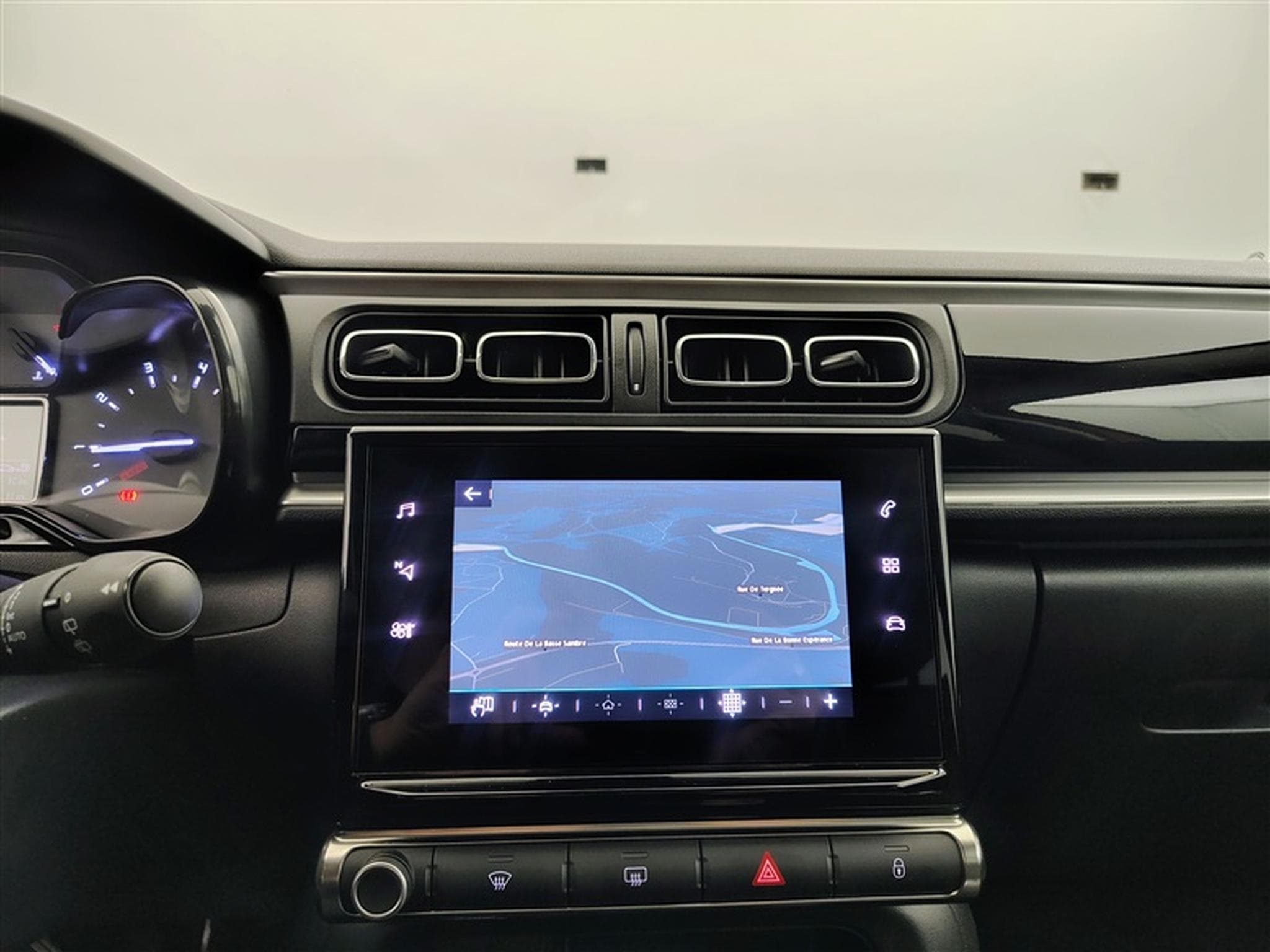 Citroen C3 1.2i PureTech Feel NAVI / FULL LED / CARPLAY (2024) - Photo 11