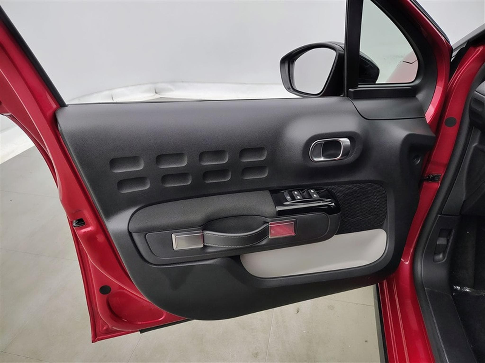 Citroen C3 1.2i PureTech Feel NAVI / FULL LED / CARPLAY (2024) - Photo 16