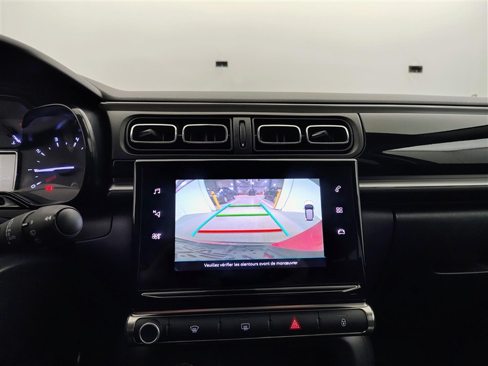 Citroen C3 1.2i PureTech Feel NAVI / FULL LED / CARPLAY (2024) - Photo 17