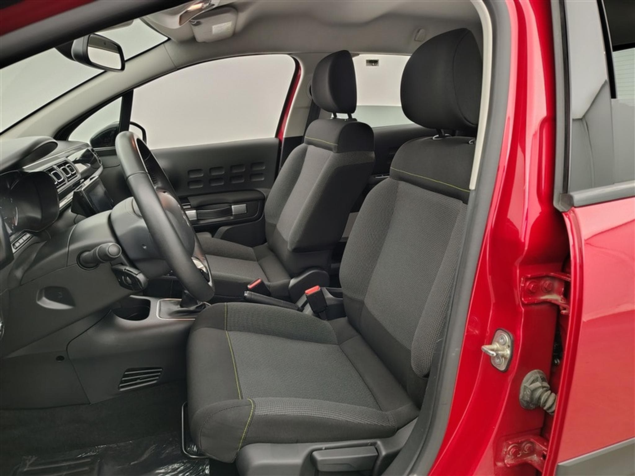 Citroen C3 1.2i PureTech Feel NAVI / FULL LED / CARPLAY (2024) - Photo 7