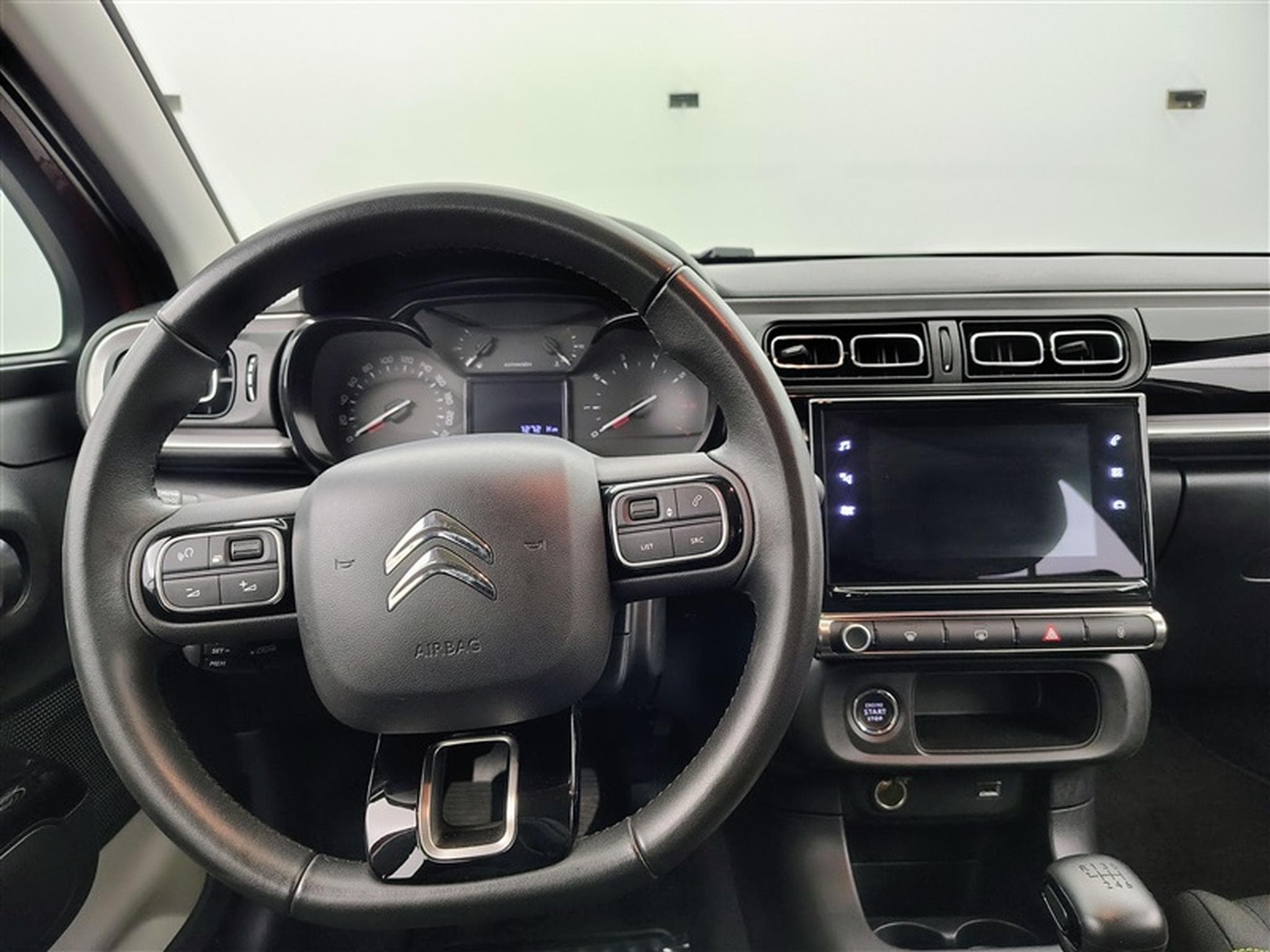 Citroen C3 1.2i PureTech Feel NAVI / FULL LED / CARPLAY (2024) - Photo 9