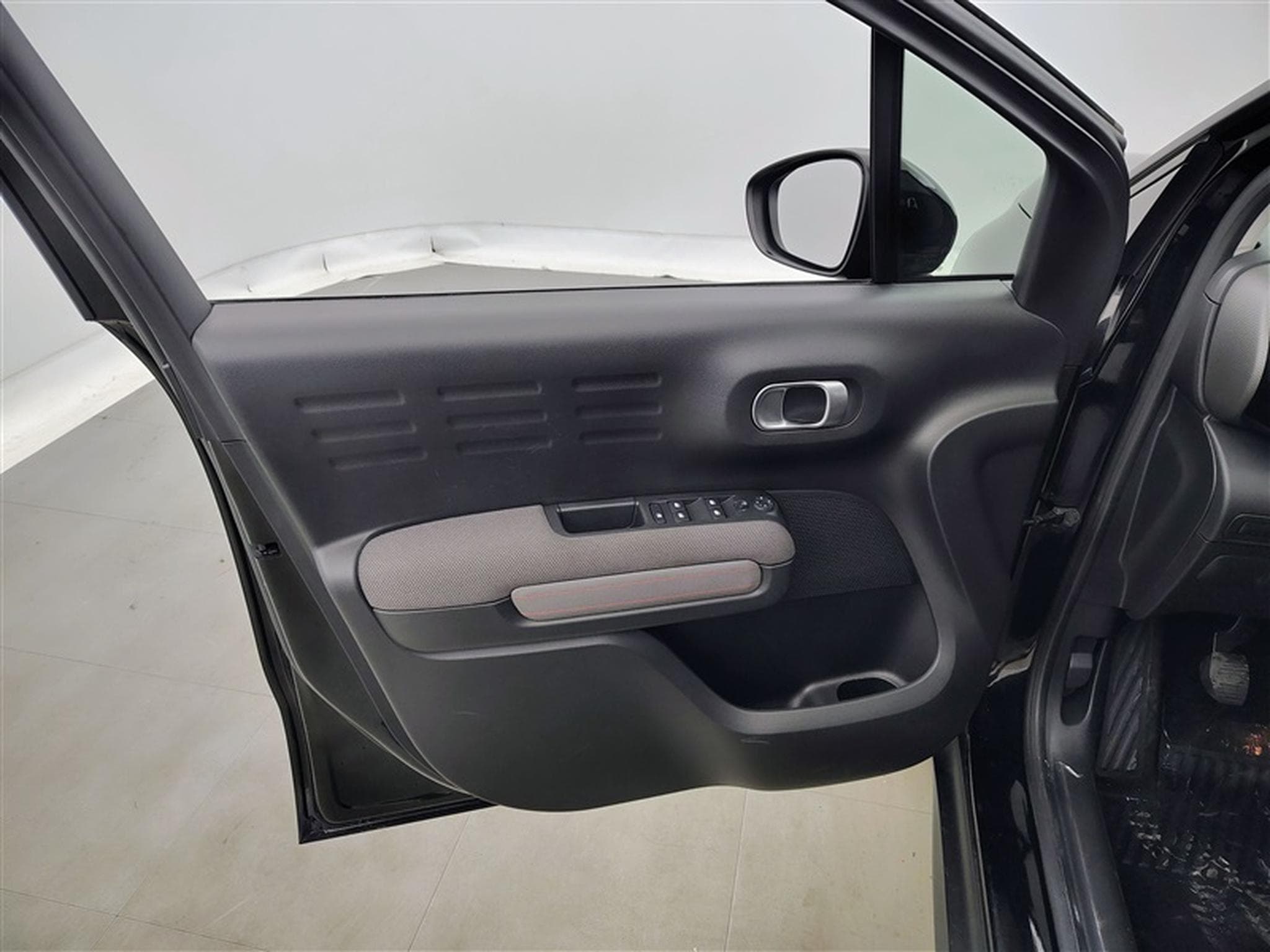 Citroen C3 Aircross 1.2 PureTech Shine NAVI / CARPLAY / CAMERA (2019) - Photo 16