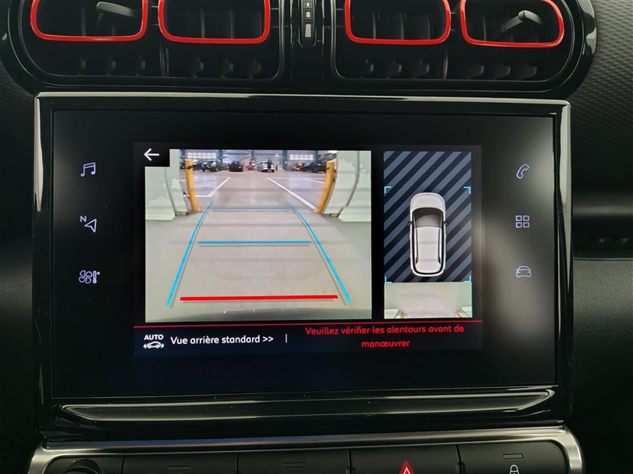 Citroen C3 Aircross 1.2 PureTech Shine NAVI / CARPLAY / CAMERA (2019) - Photo 17