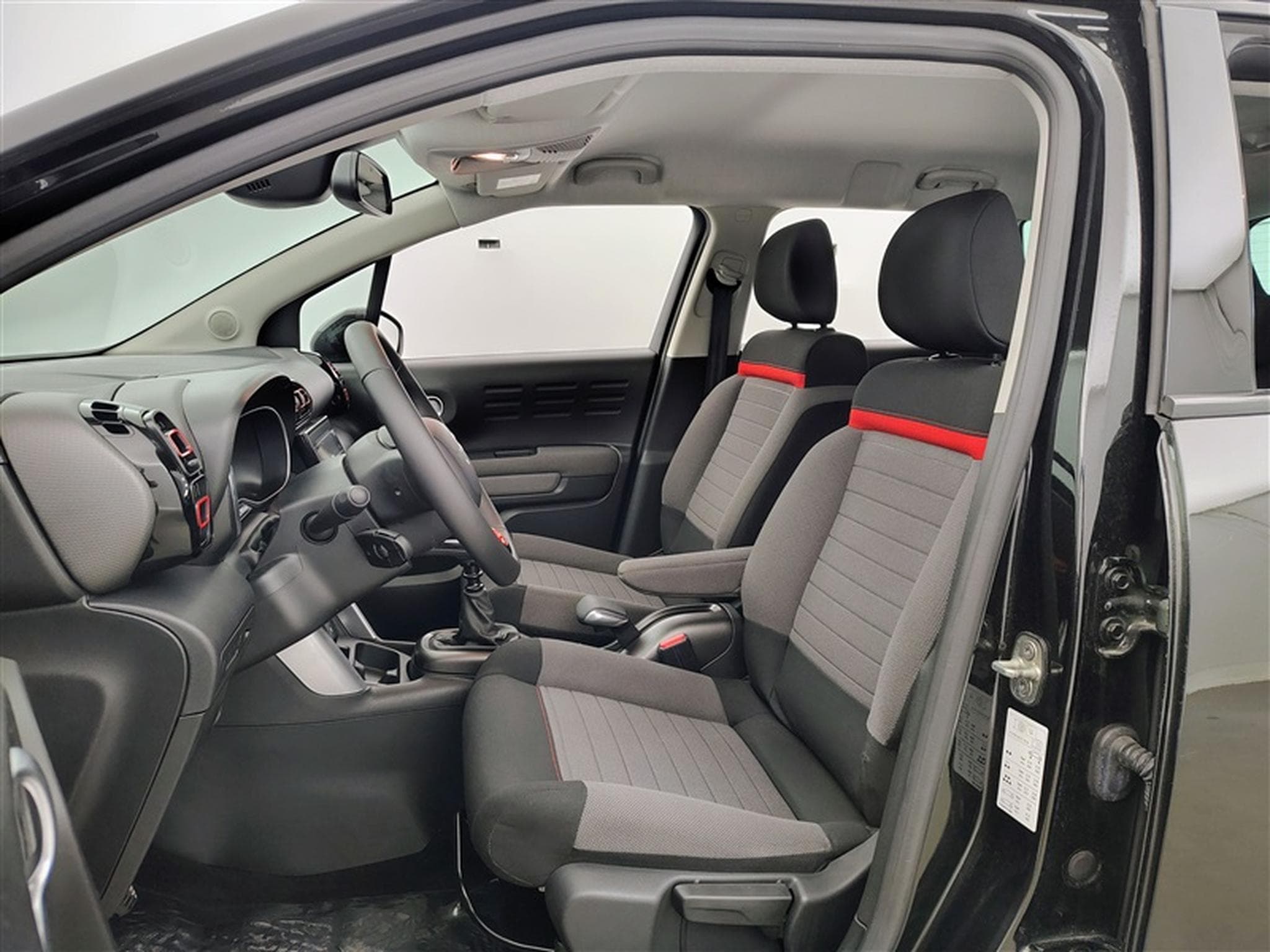 Citroen C3 Aircross 1.2 PureTech Shine NAVI / CARPLAY / CAMERA (2019) - Photo 7
