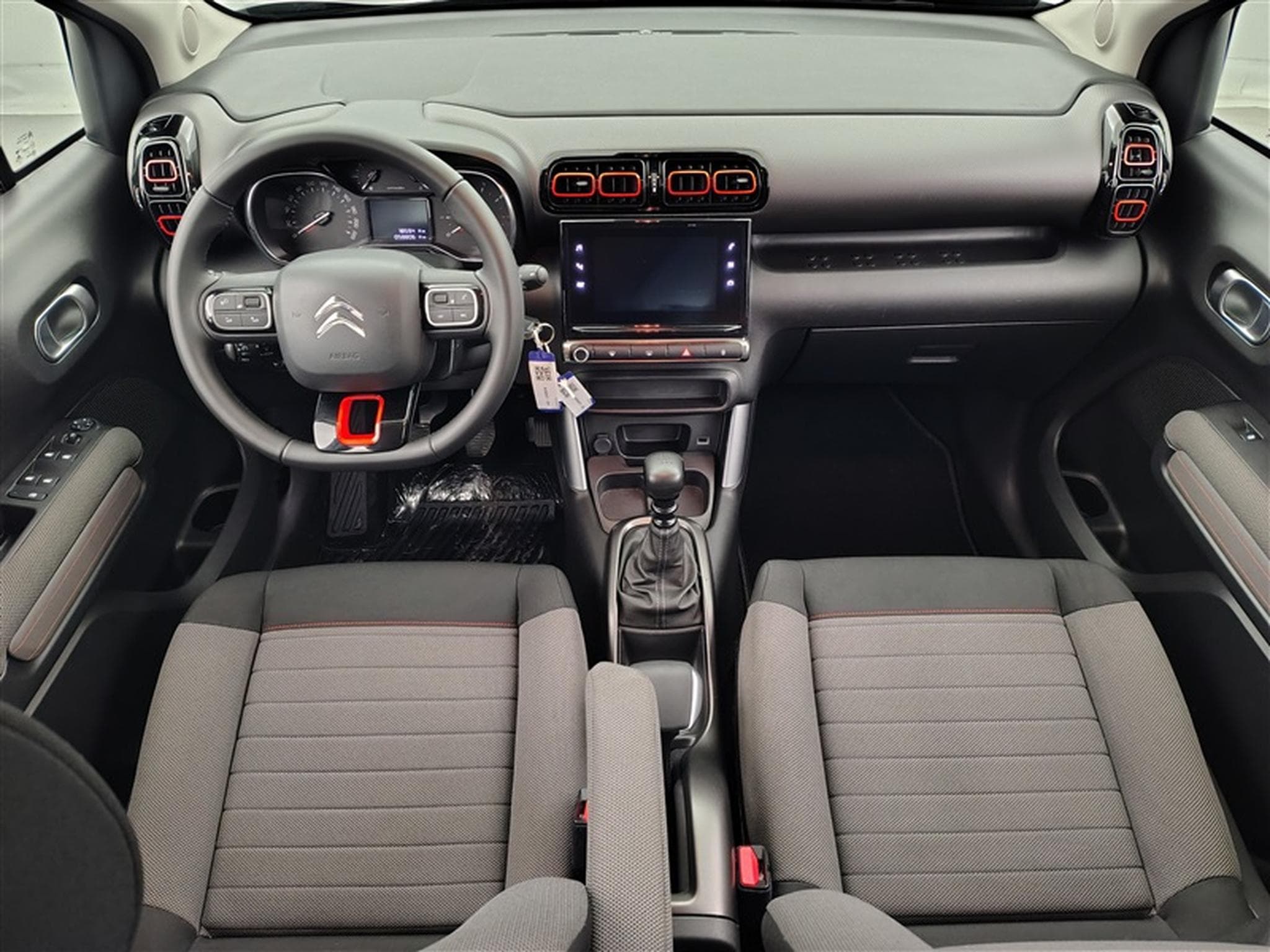 Citroen C3 Aircross 1.2 PureTech Shine NAVI / CARPLAY / CAMERA (2019) - Photo 8