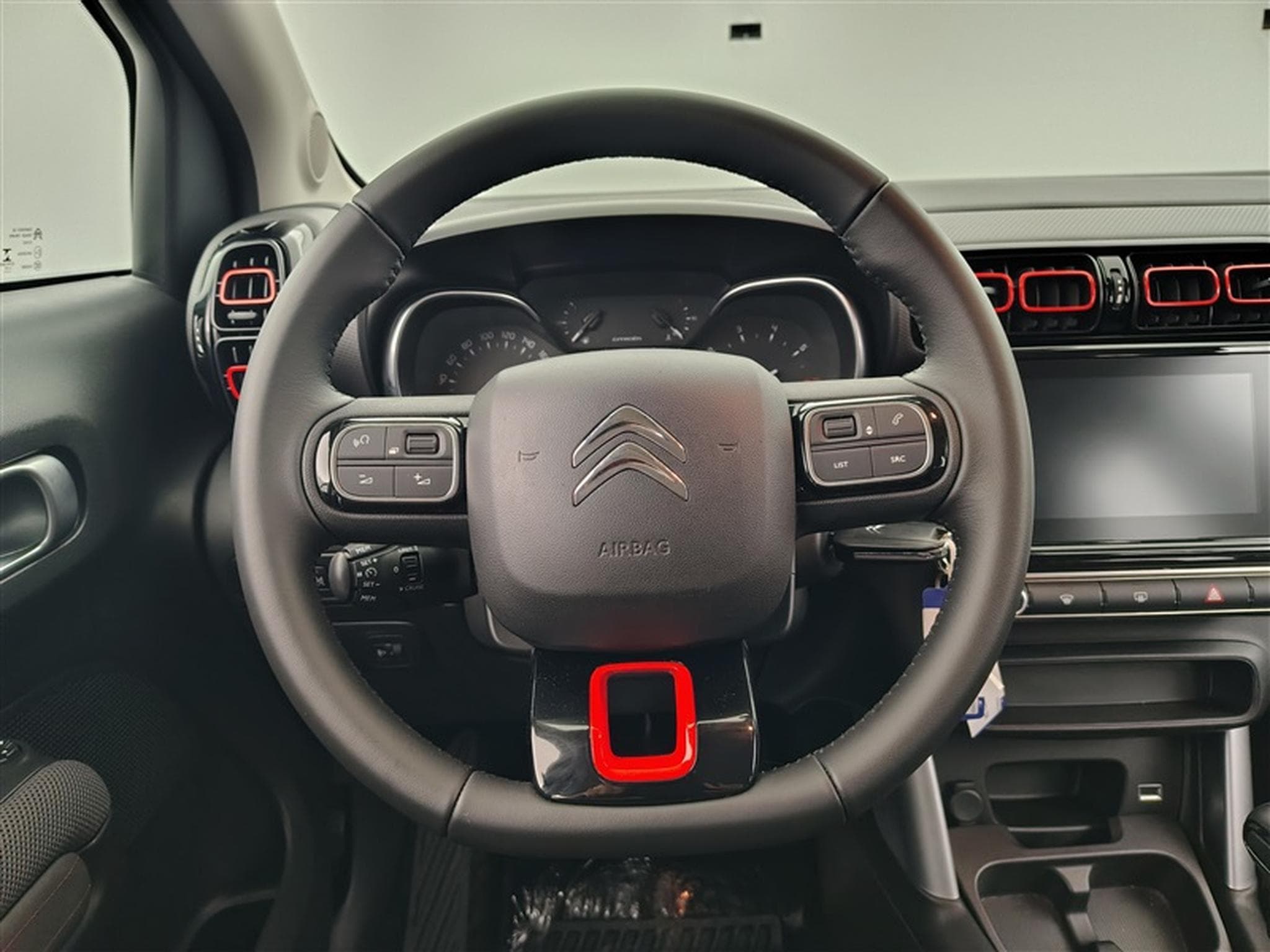 Citroen C3 Aircross 1.2 PureTech Shine NAVI / CARPLAY / CAMERA (2019) - Photo 9