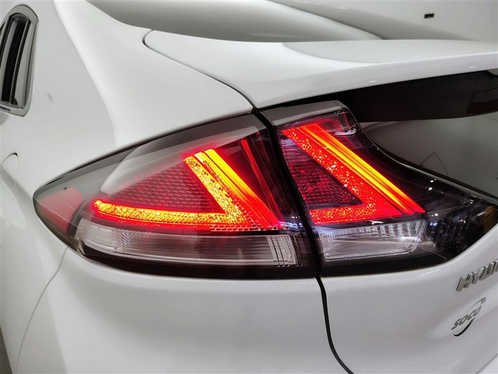 Hyundai Ioniq 1.6 GDi PHEV Executive NAVI / FULL LED / CUIR / CAMERA (2020) - Photo 16